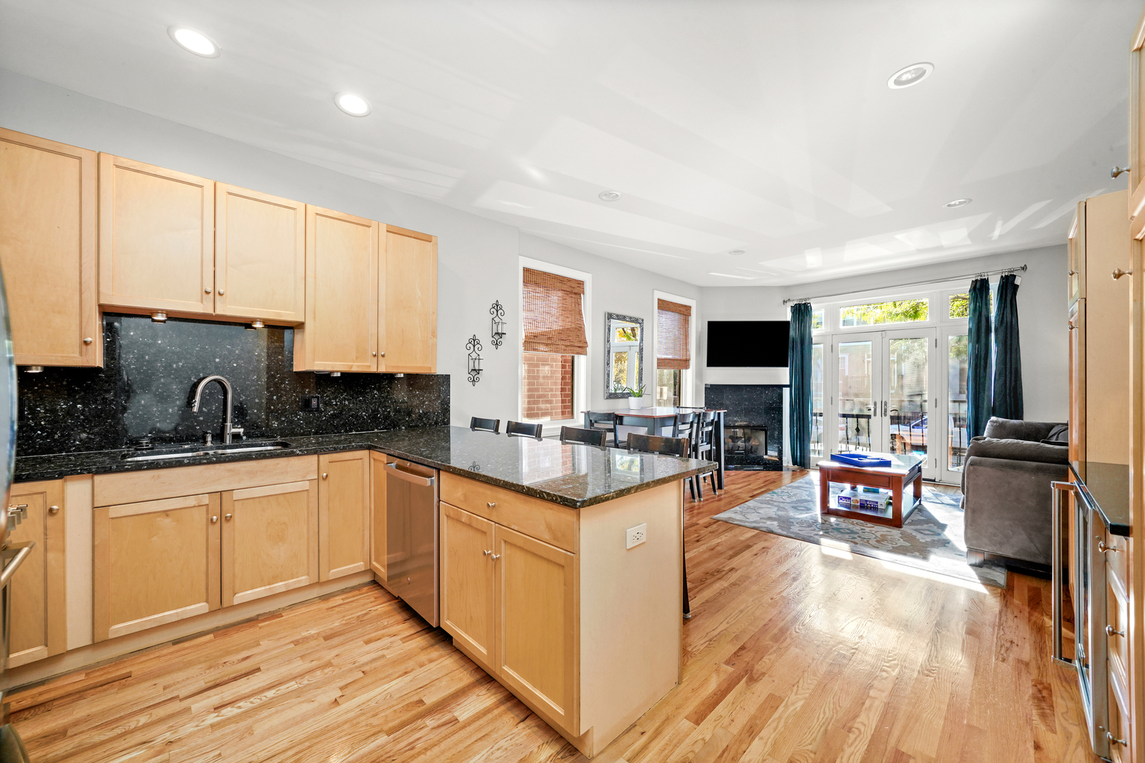 1636 W Warren Boulevard Unit: 1