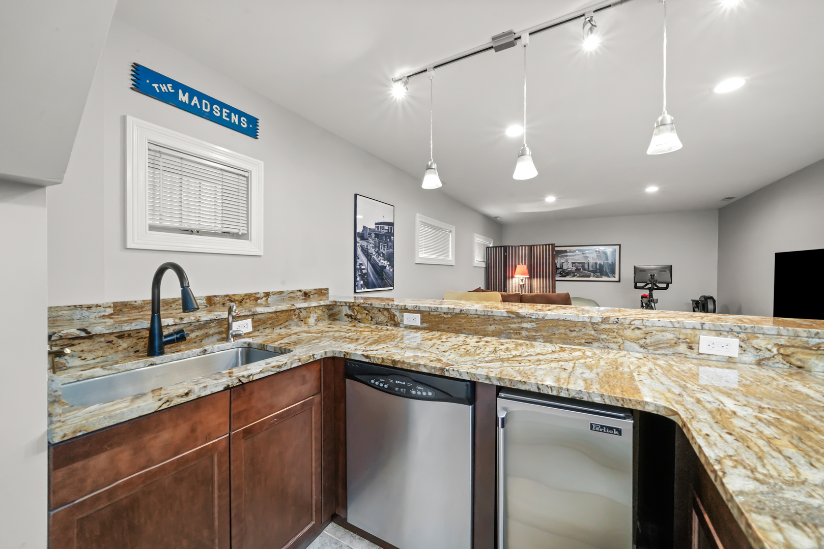 1636 W Warren Boulevard Unit: 1