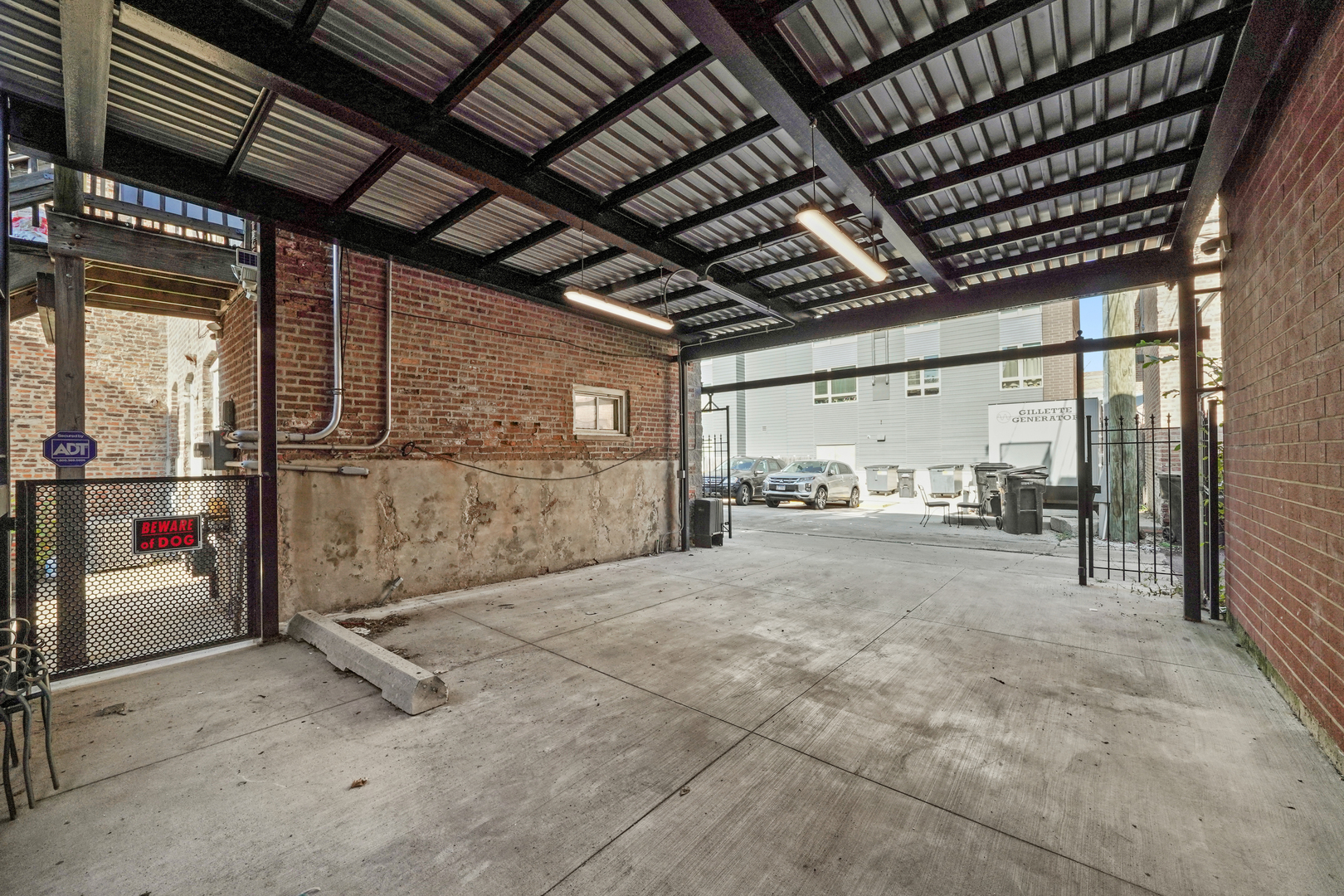 1636 W Warren Boulevard