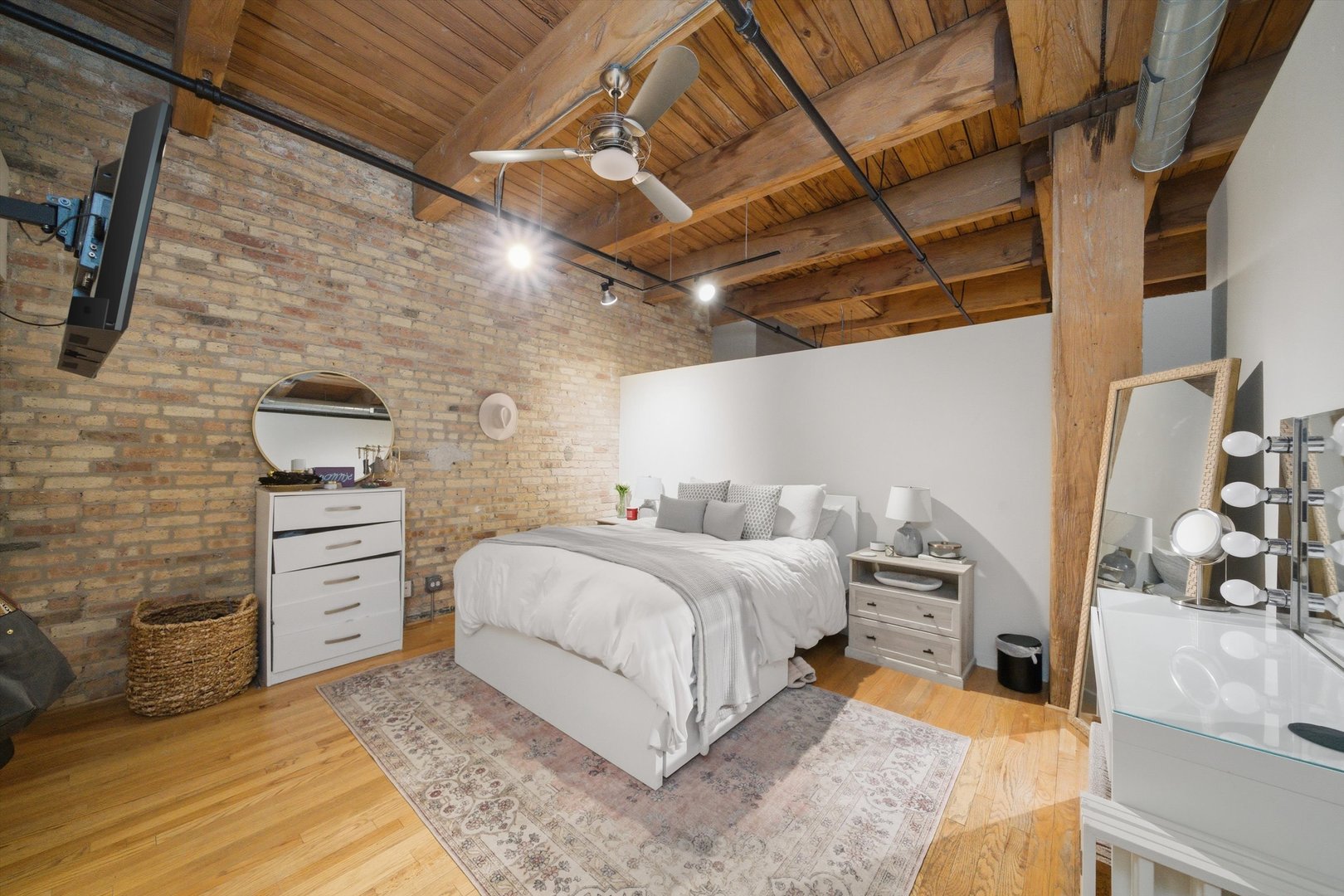 375 W Erie Street Unit: 323