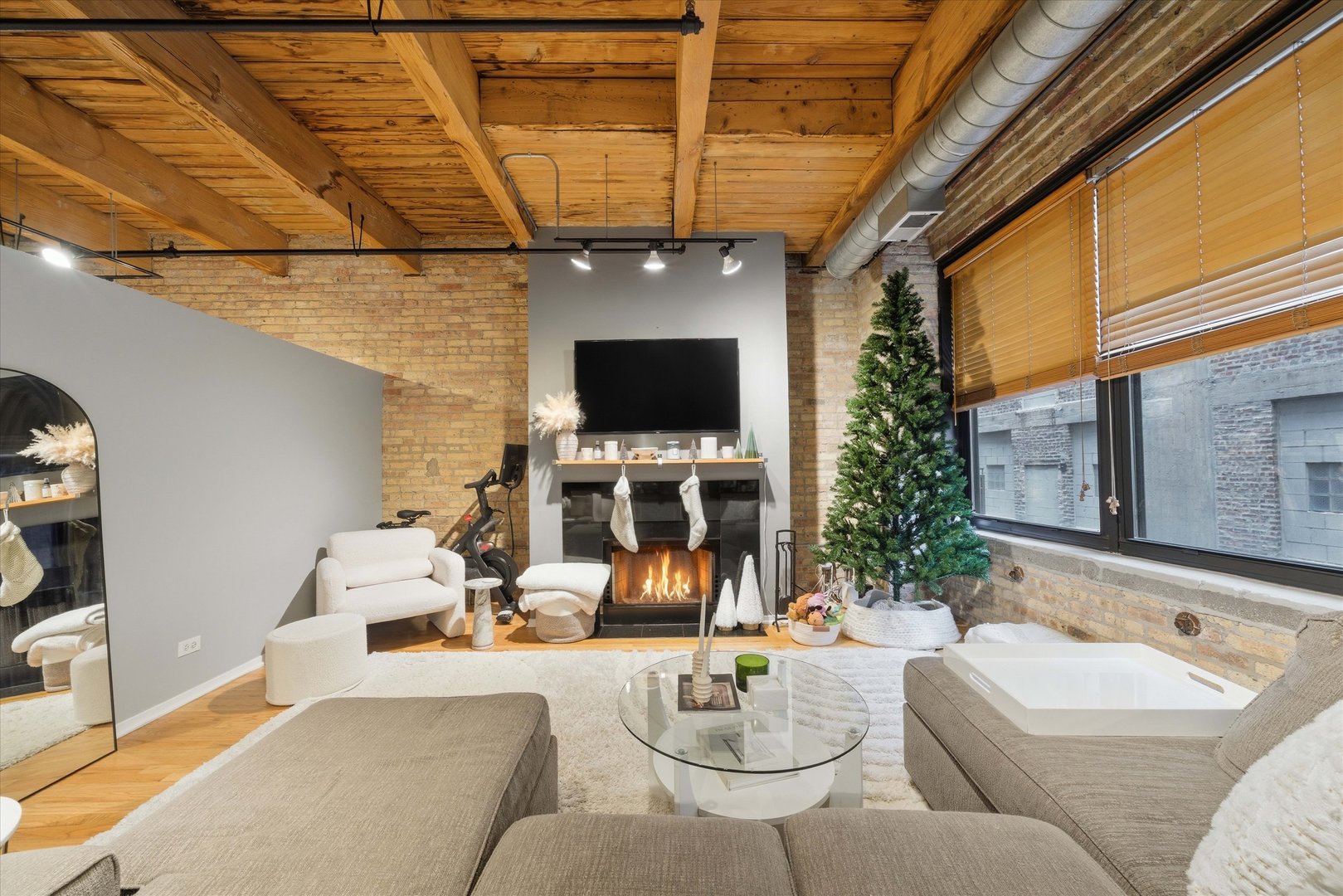 375 W Erie Street Unit: 323