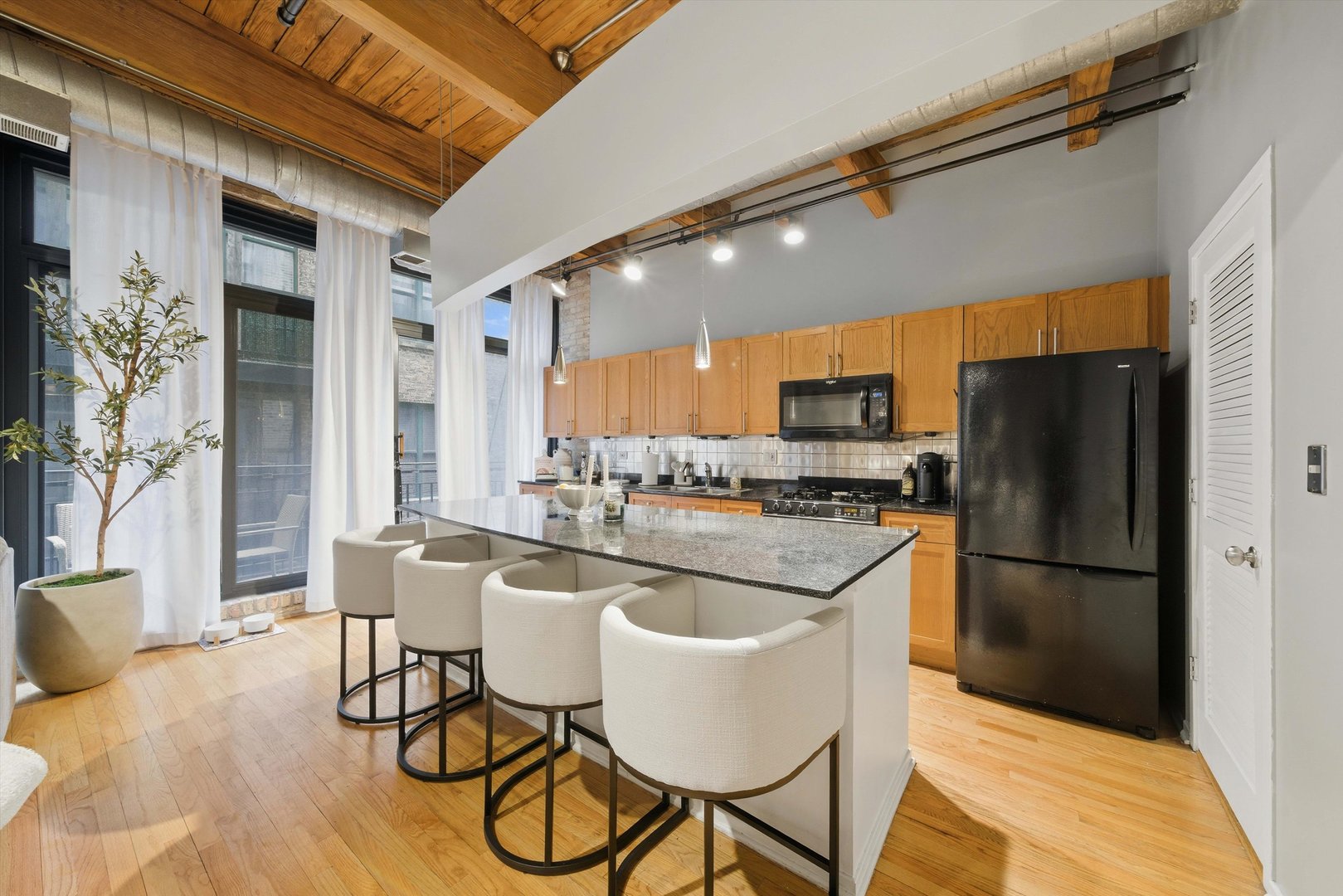 375 W Erie Street Unit: 323