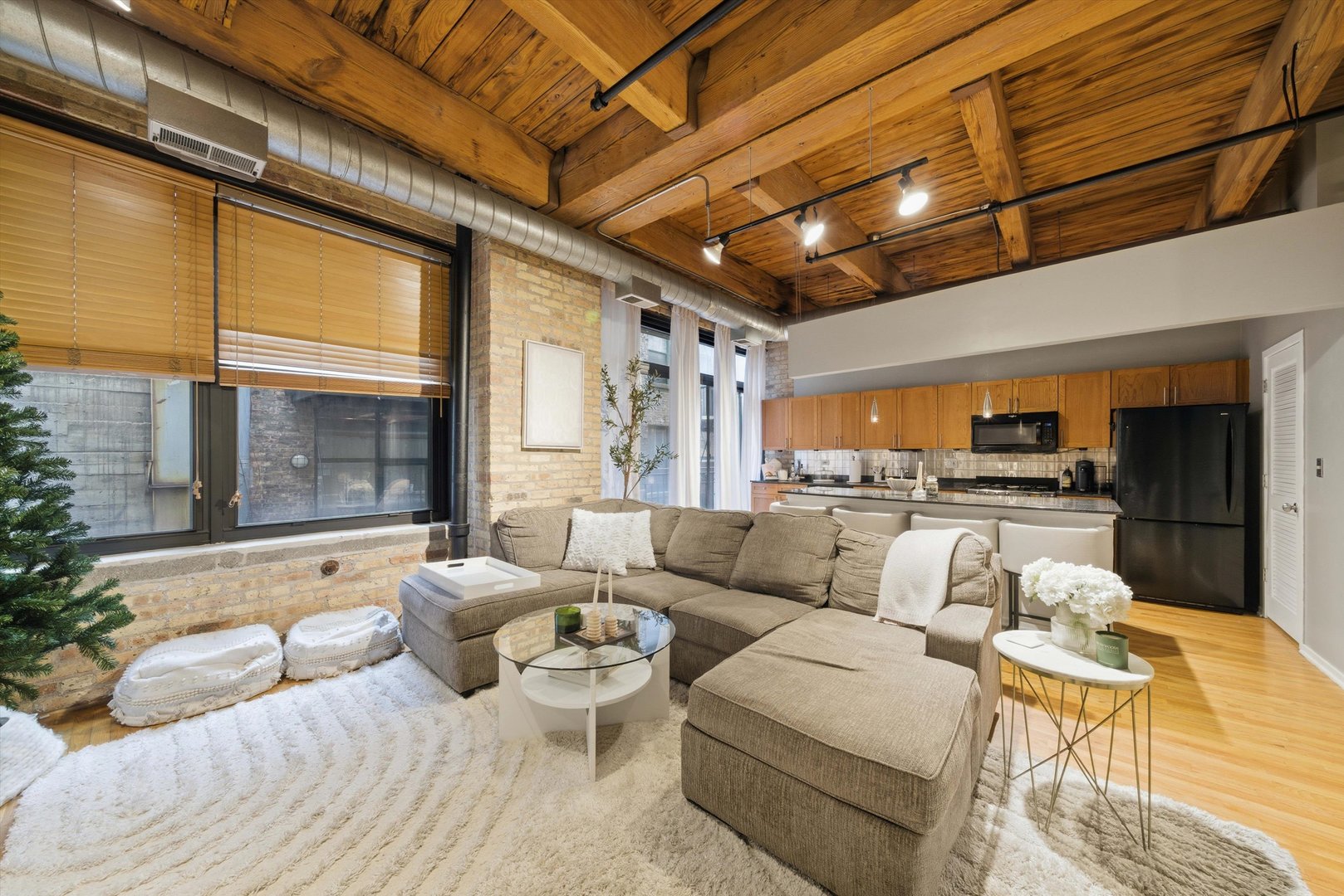 375 W Erie Street Unit: 323