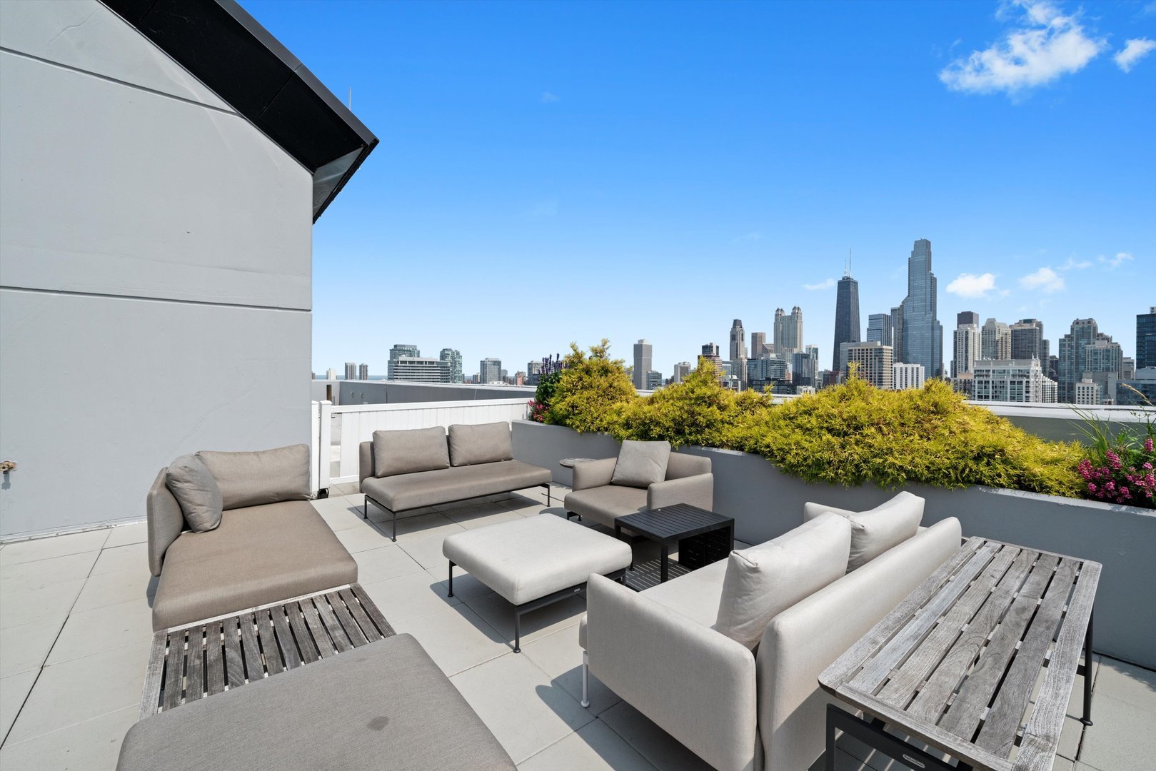 375 W Erie Street Unit: 323
