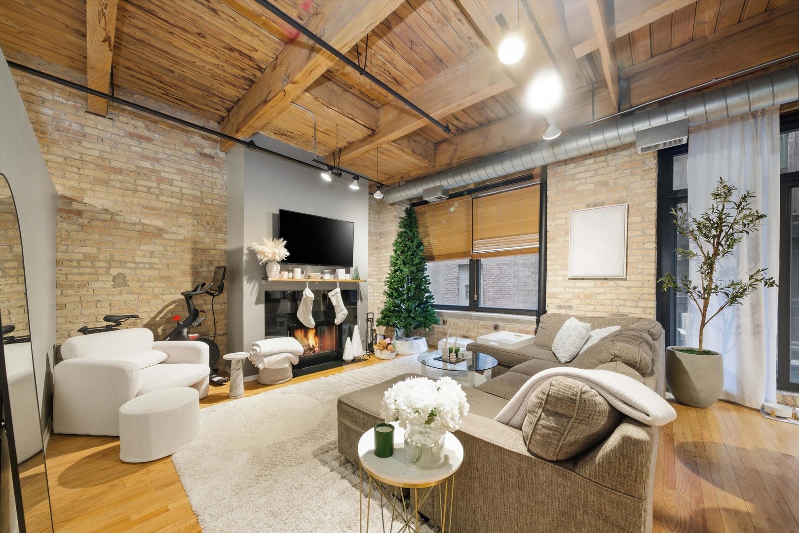 375 W Erie Street Unit: 323