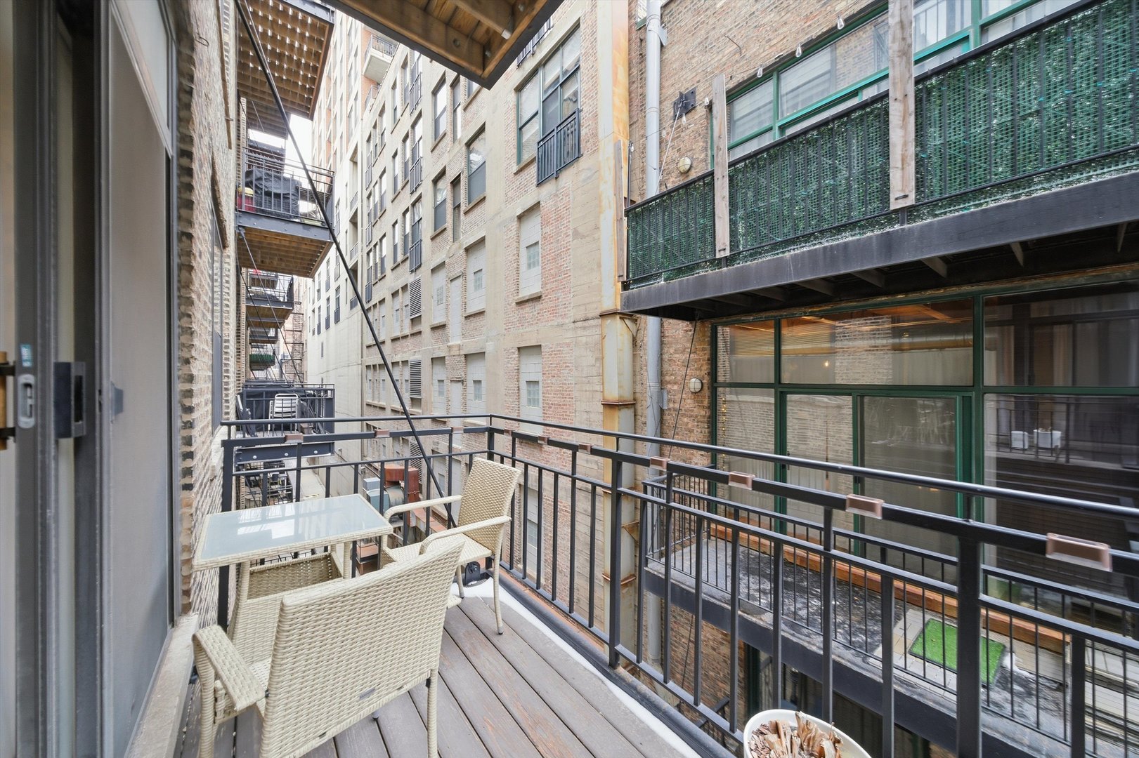 375 W Erie Street Unit: 323