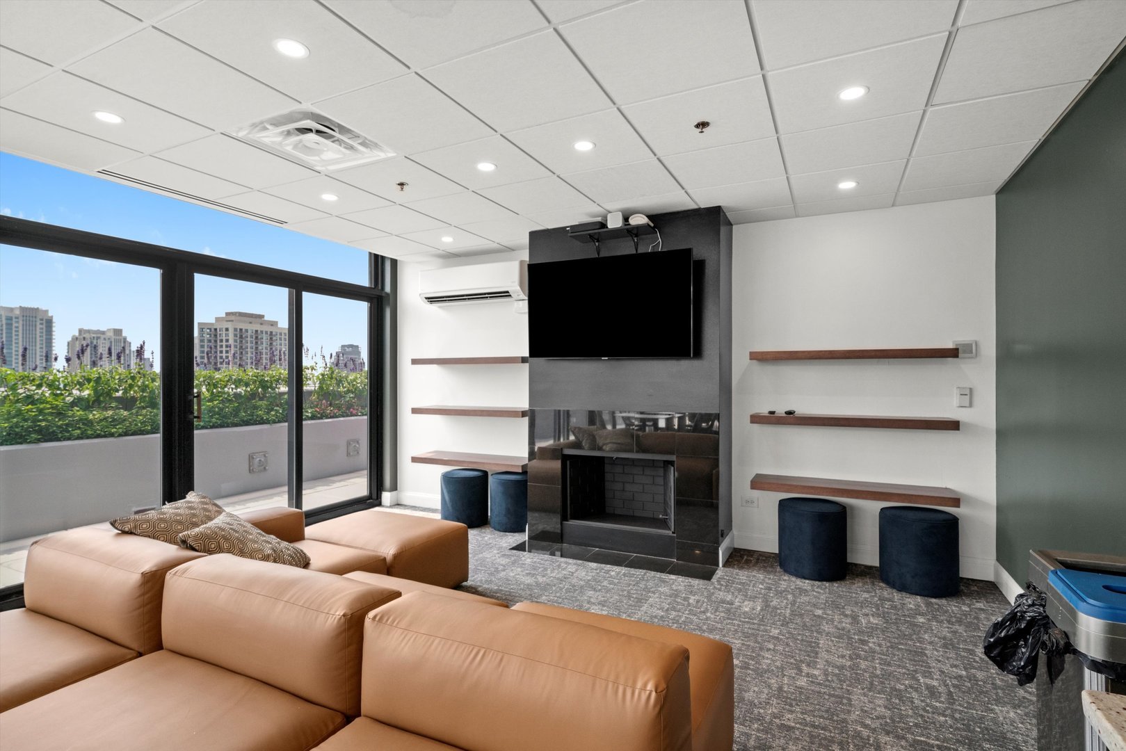 375 W Erie Street Unit: 323