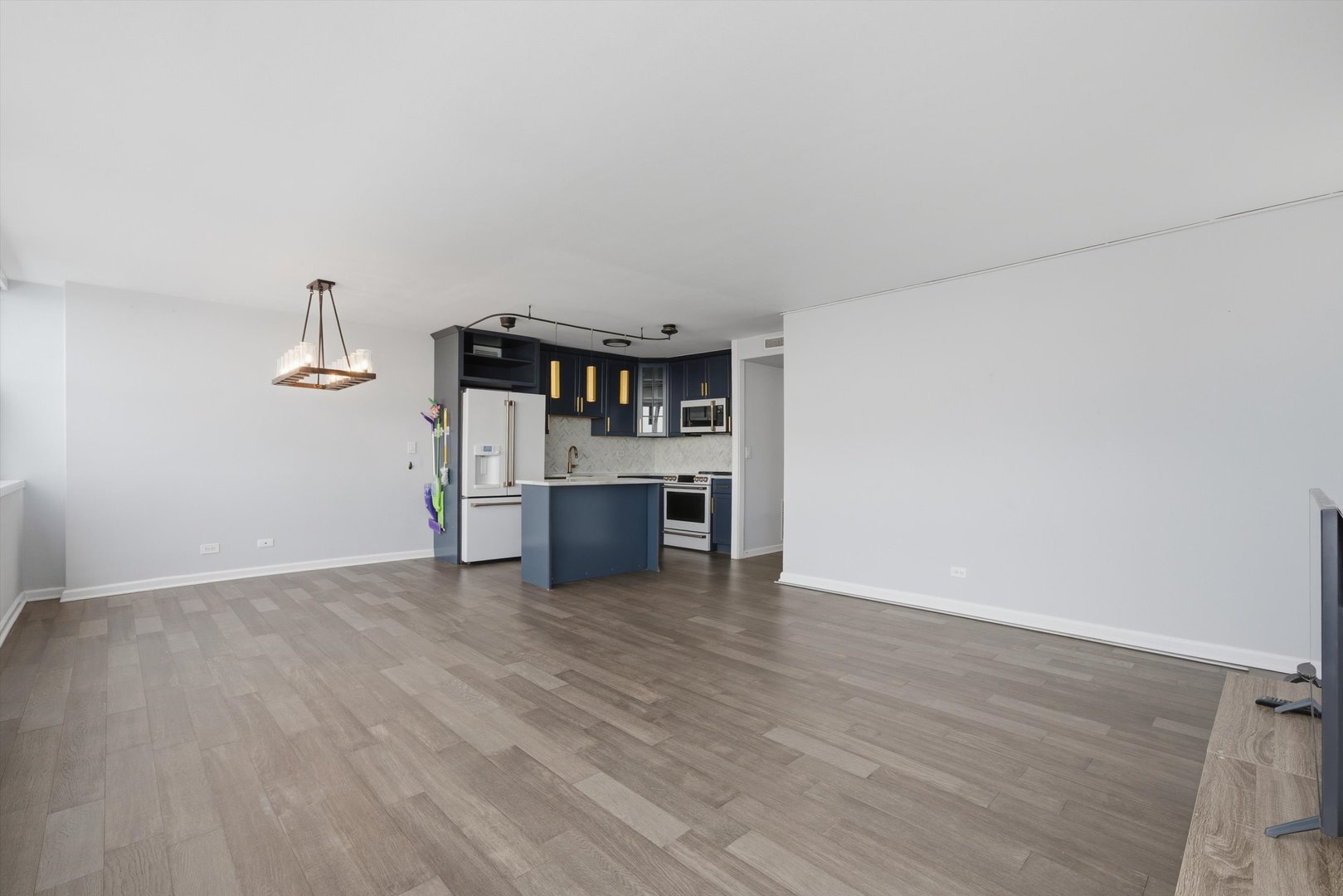 6301 N Sheridan Road Unit: 14G