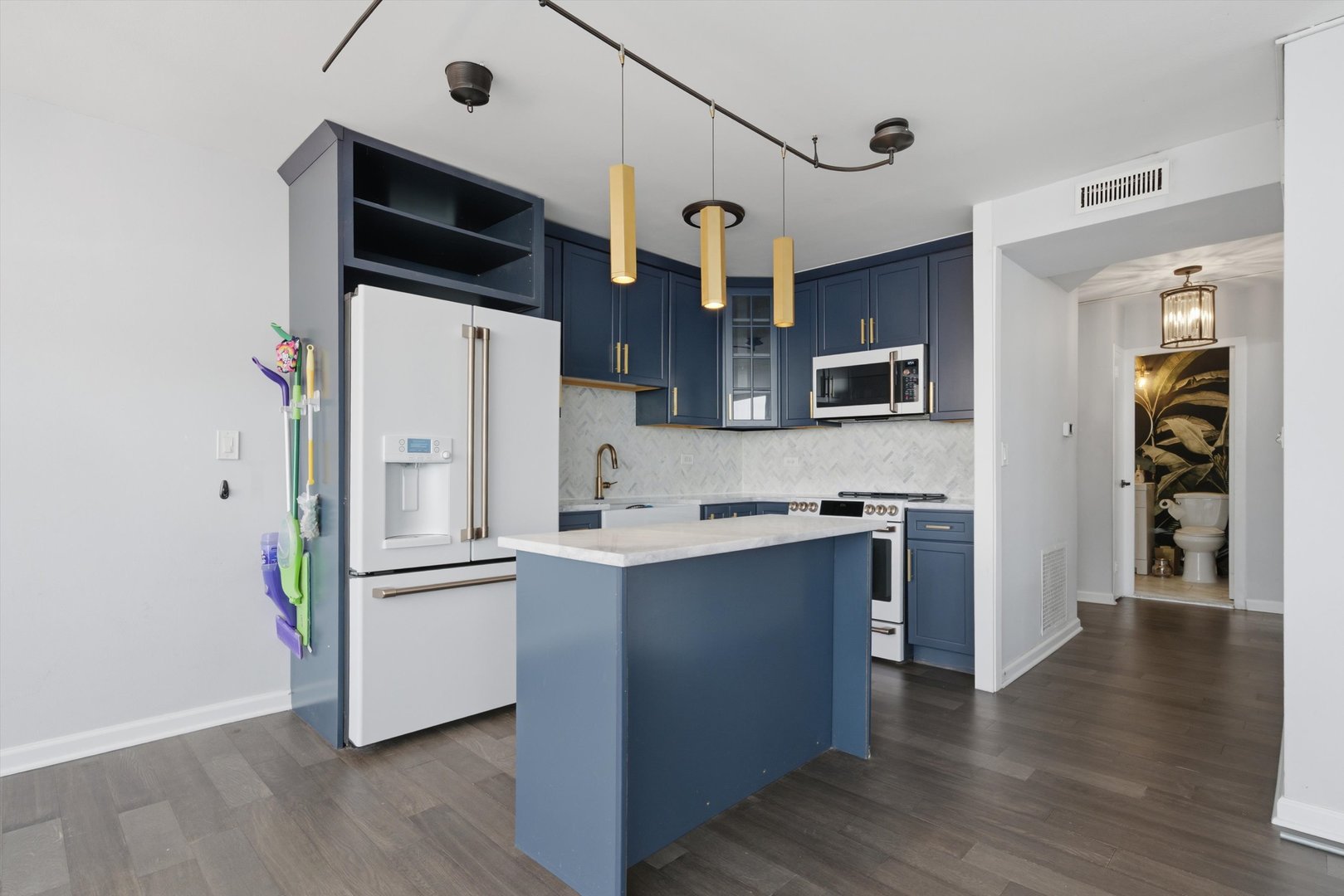 6301 N Sheridan Road Unit: 14G