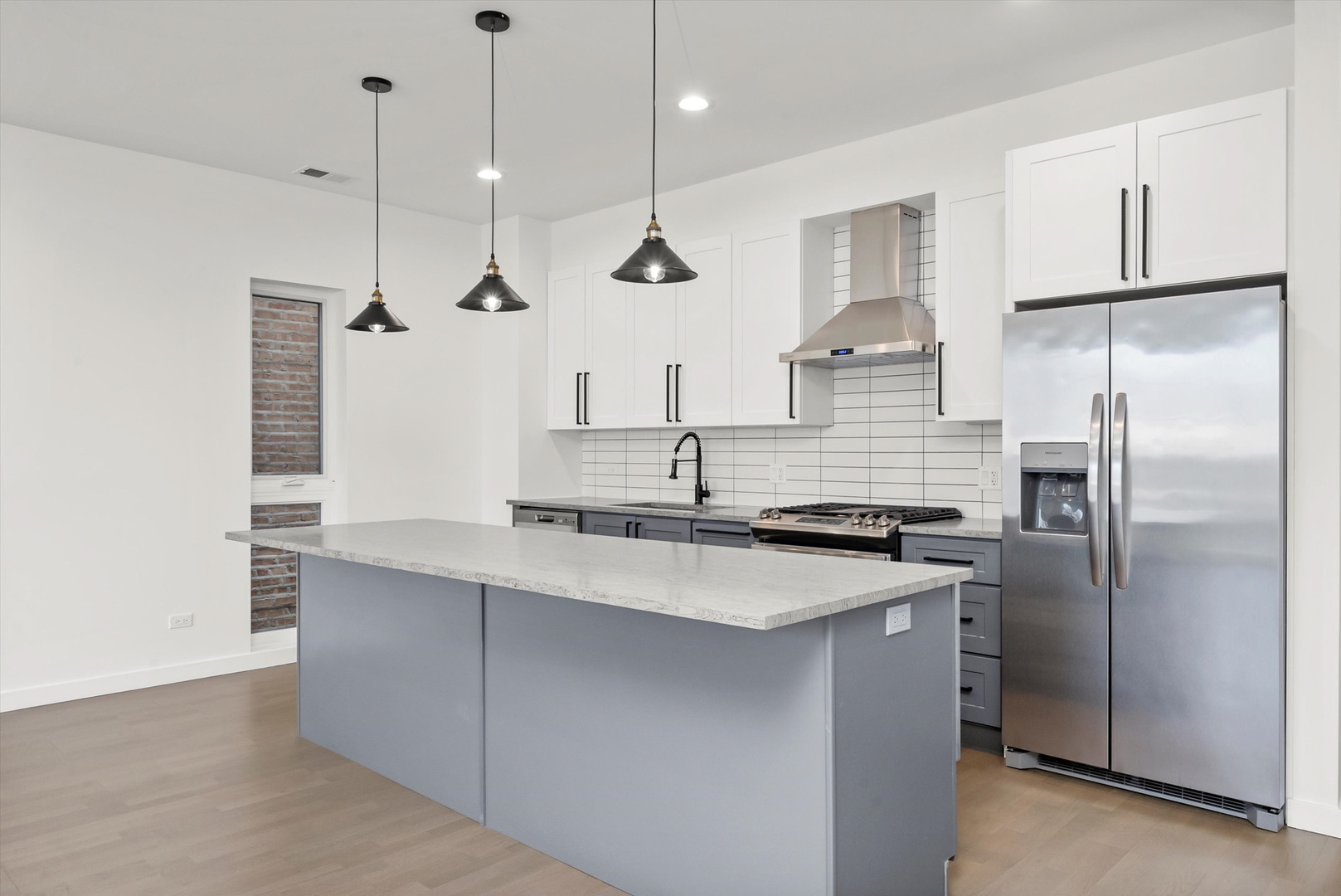 5824 N Lincoln Avenue Unit: 2S