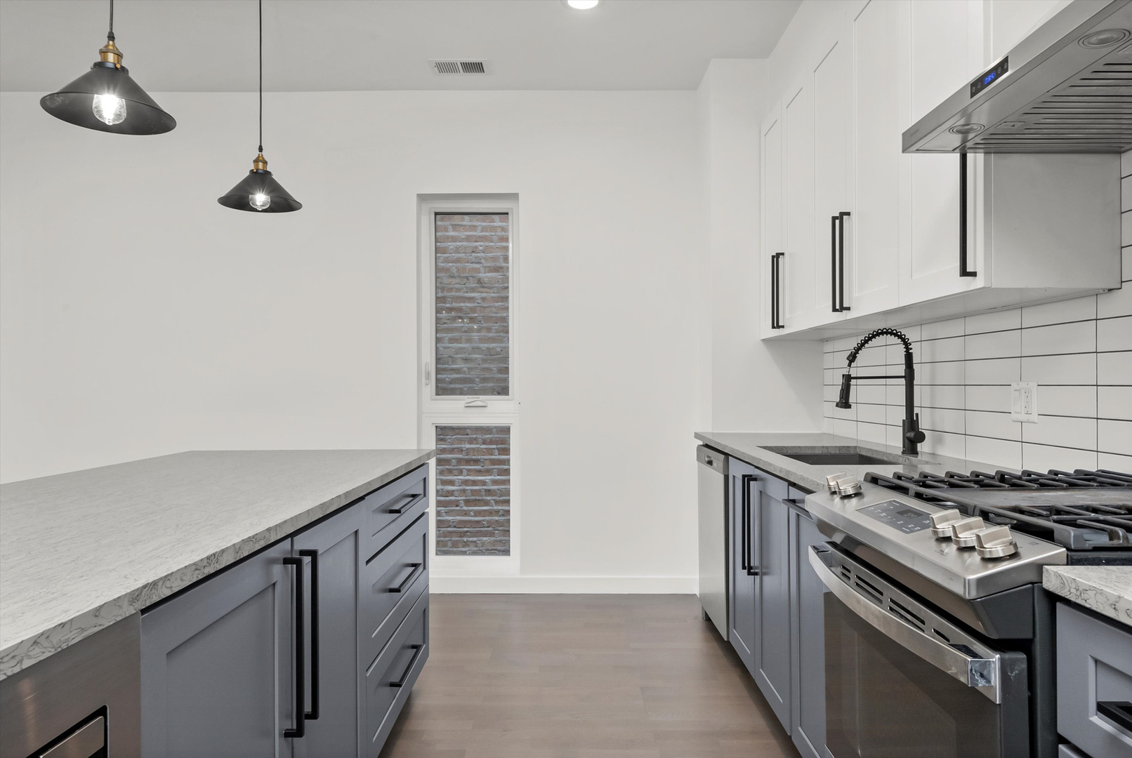 5824 N Lincoln Avenue Unit: 2S