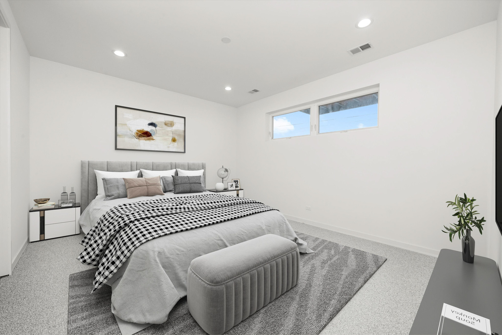 5824 N Lincoln Avenue Unit: 2S