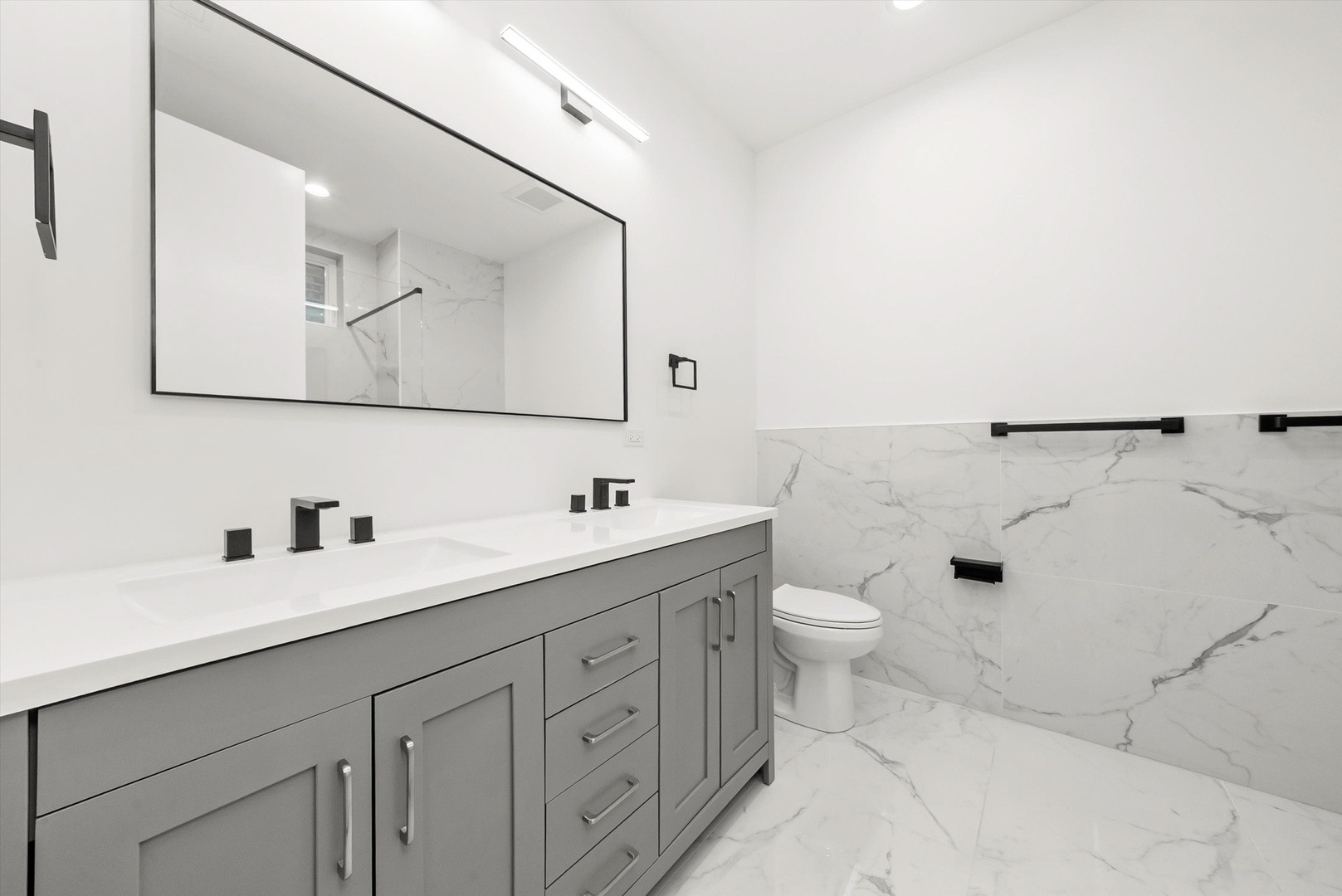 5824 N Lincoln Avenue Unit: 2S