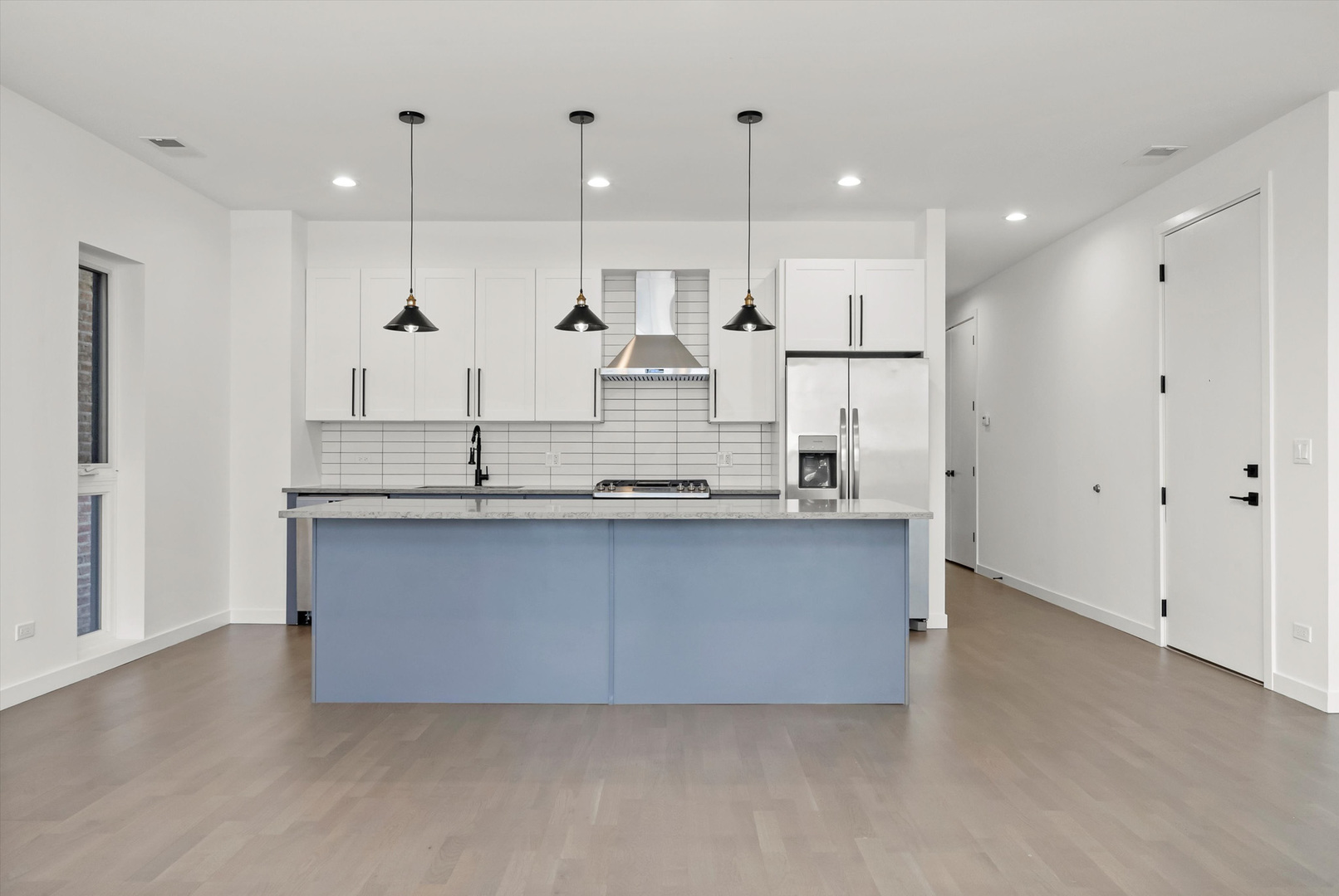 5824 N Lincoln Avenue Unit: 2S