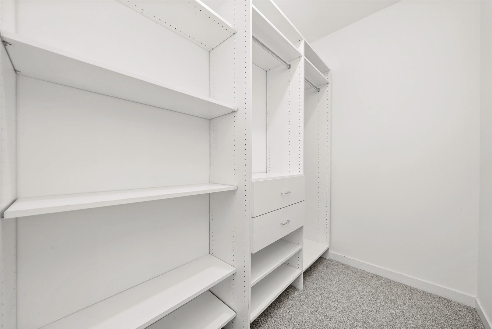 5824 N Lincoln Avenue Unit: 2S