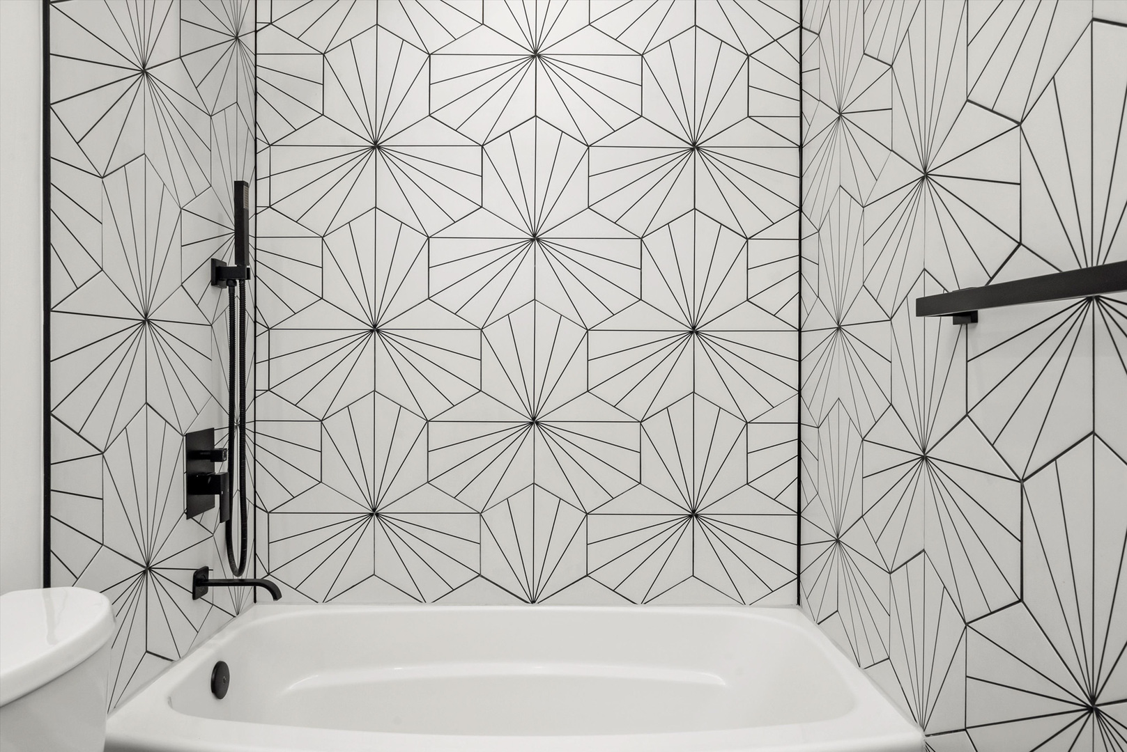 5824 N Lincoln Avenue Unit: 2S