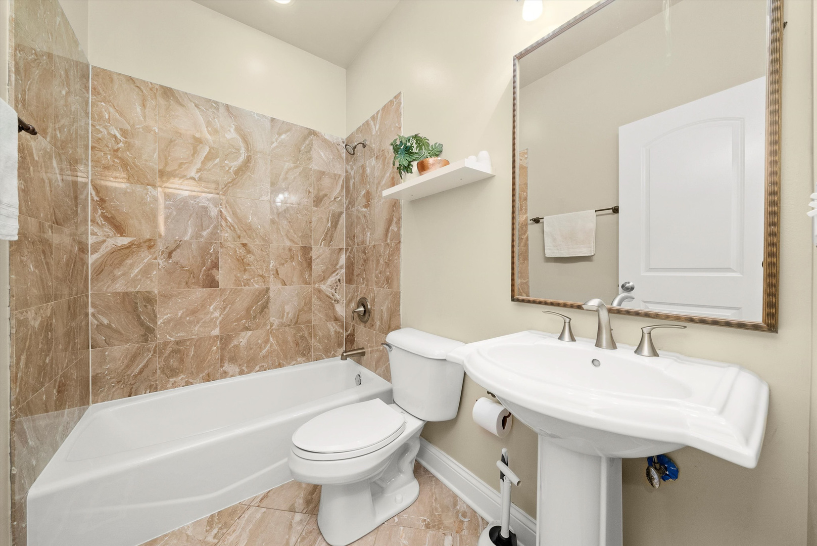 1116 W Hubbard Street Unit: 1E