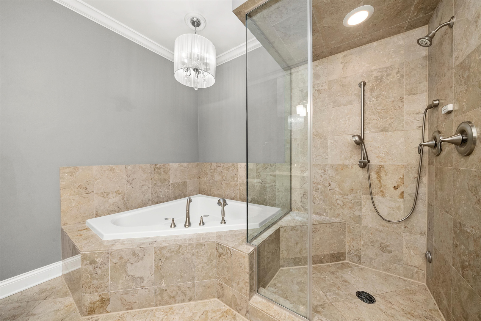 1116 W Hubbard Street Unit: 1E