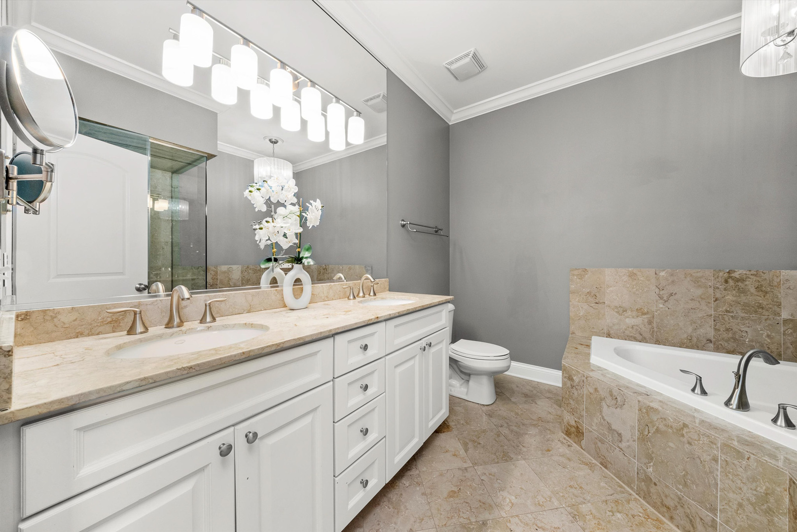 1116 W Hubbard Street Unit: 1E