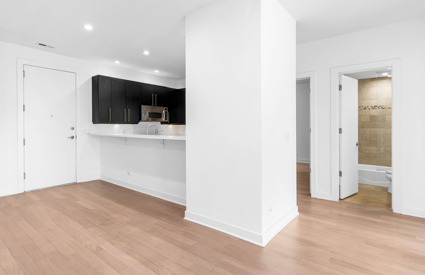 914 W Hubbard Street Unit: 304