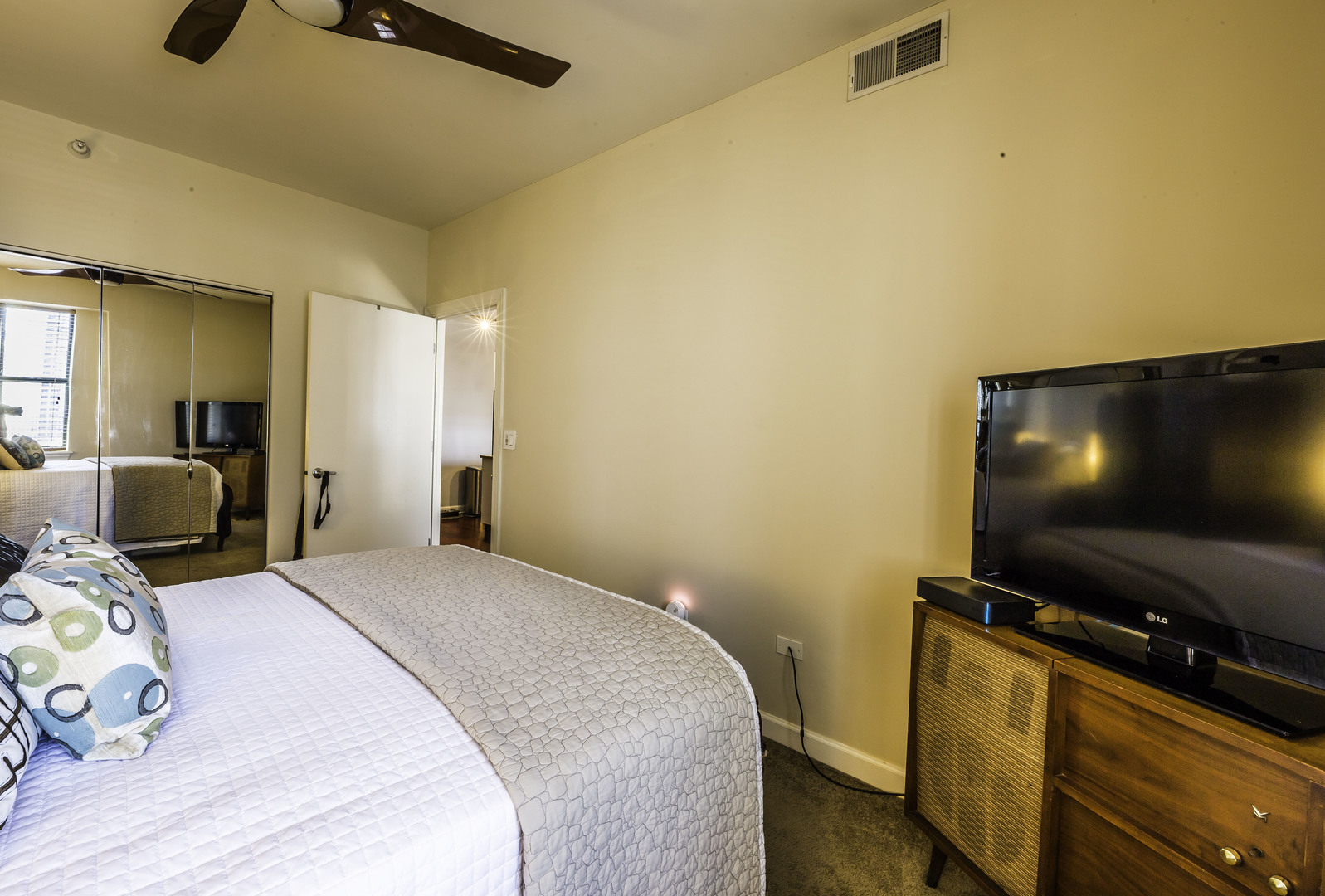 451 W Huron Street Unit: 1311