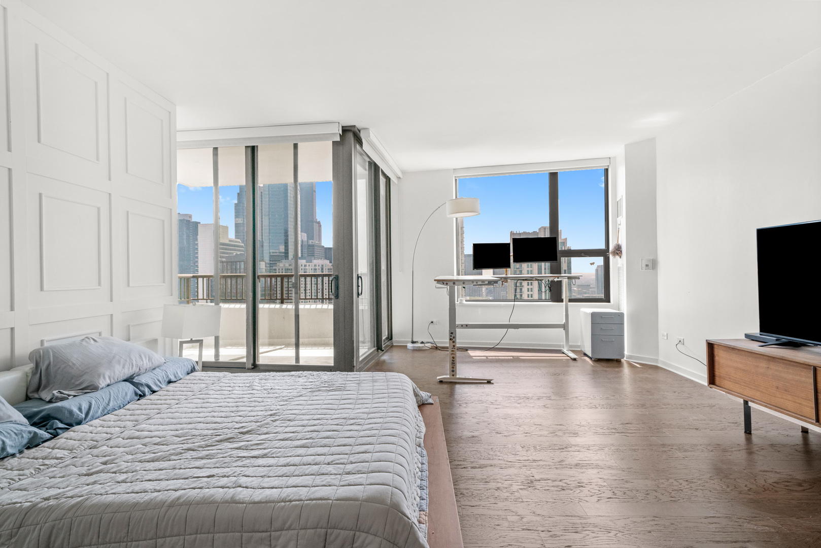 501 N Clinton Street Unit: 3203