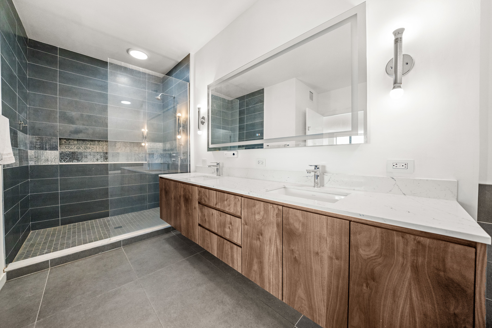 501 N Clinton Street Unit: 3203