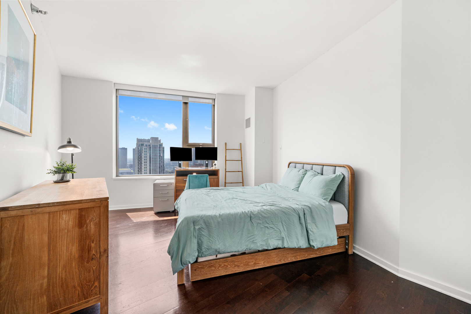 501 N Clinton Street Unit: 3203