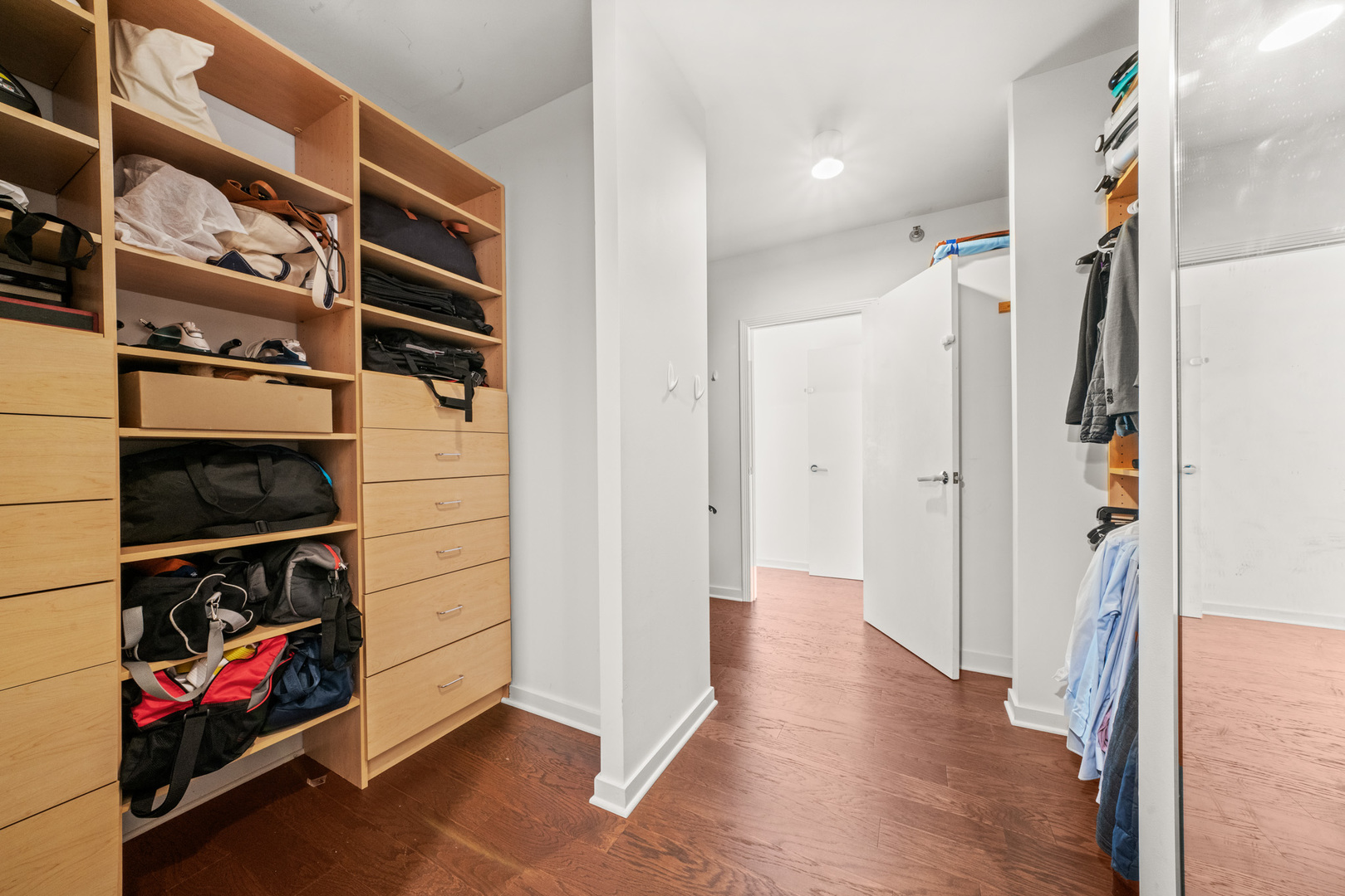 501 N Clinton Street Unit: 3203