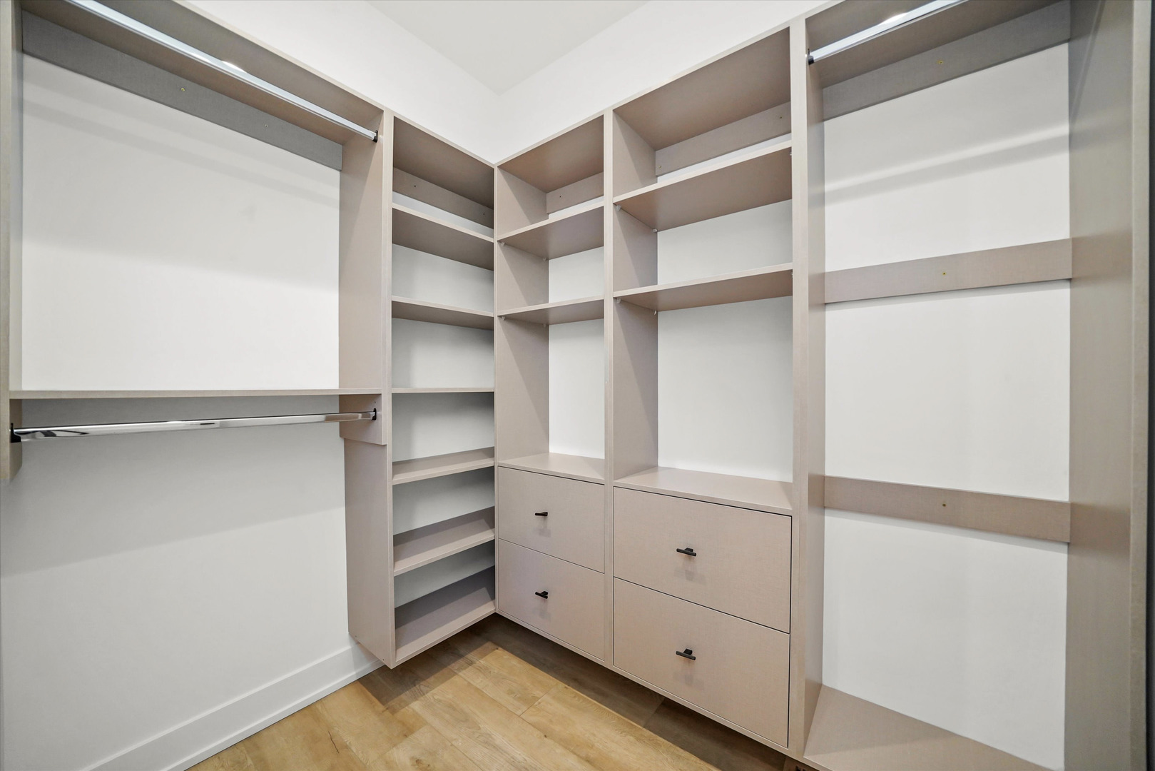 4232 W Belmont Avenue Unit: 2