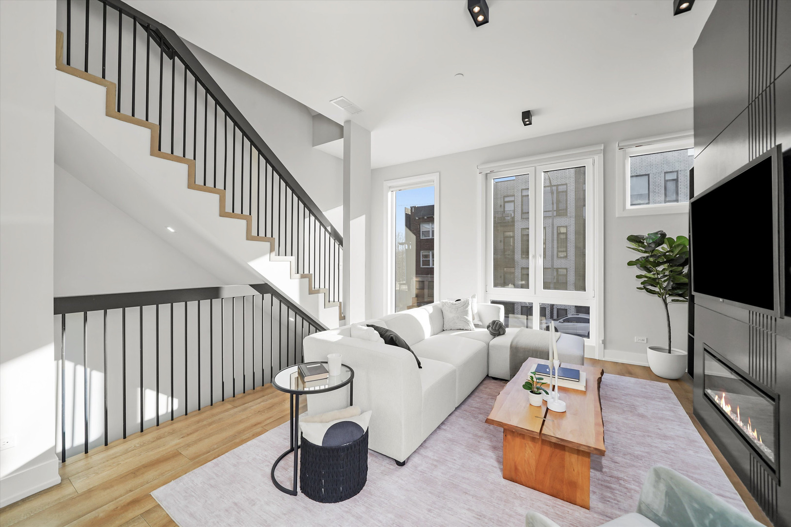 4232 W Belmont Avenue Unit: 2