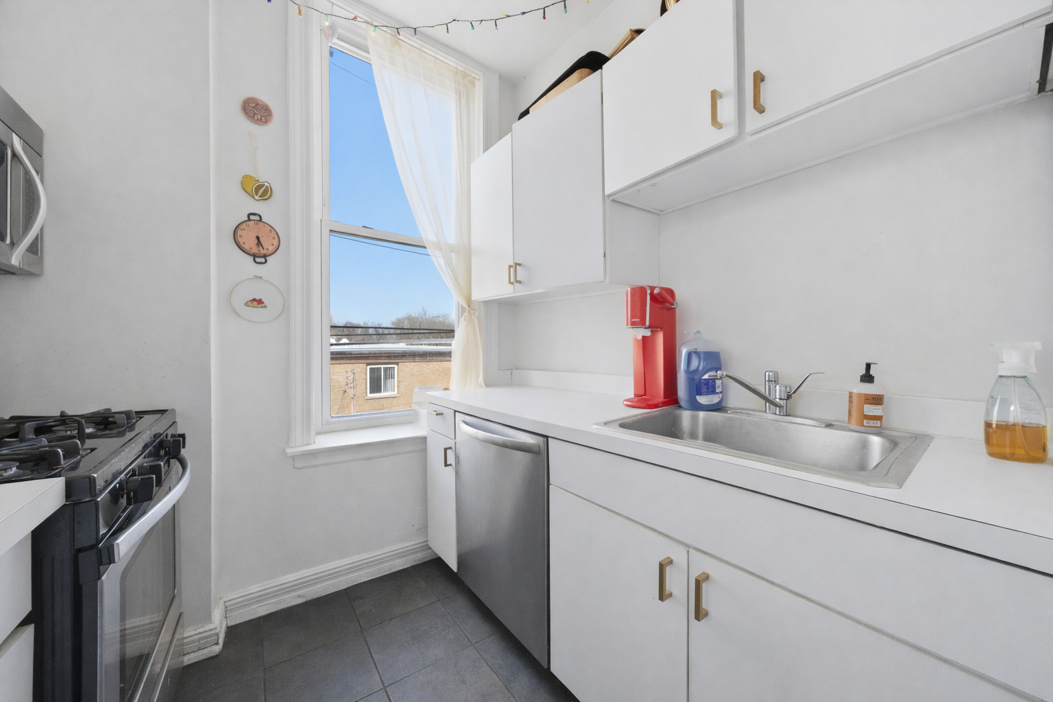 4110 N SOUTHPORT Avenue Unit: 2