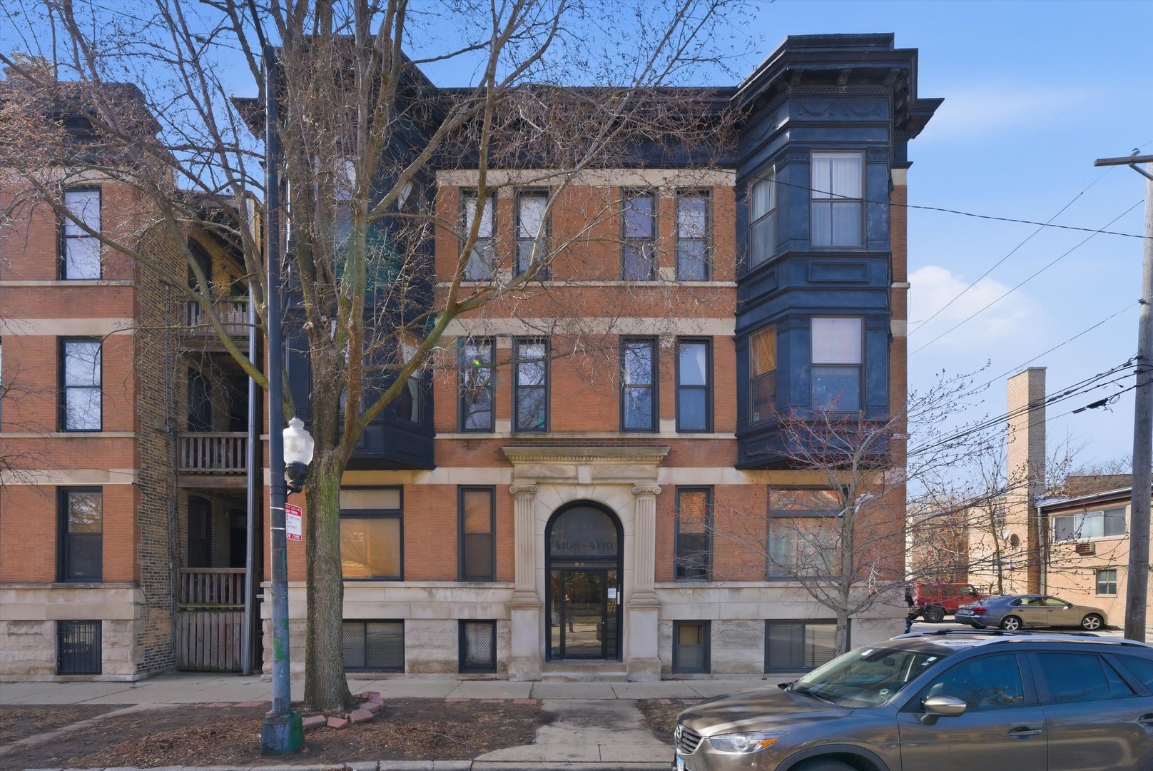 4110 N SOUTHPORT Avenue Unit: 2