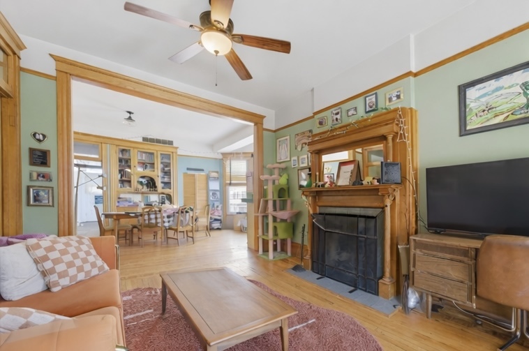 4110 N SOUTHPORT Avenue Unit: 2