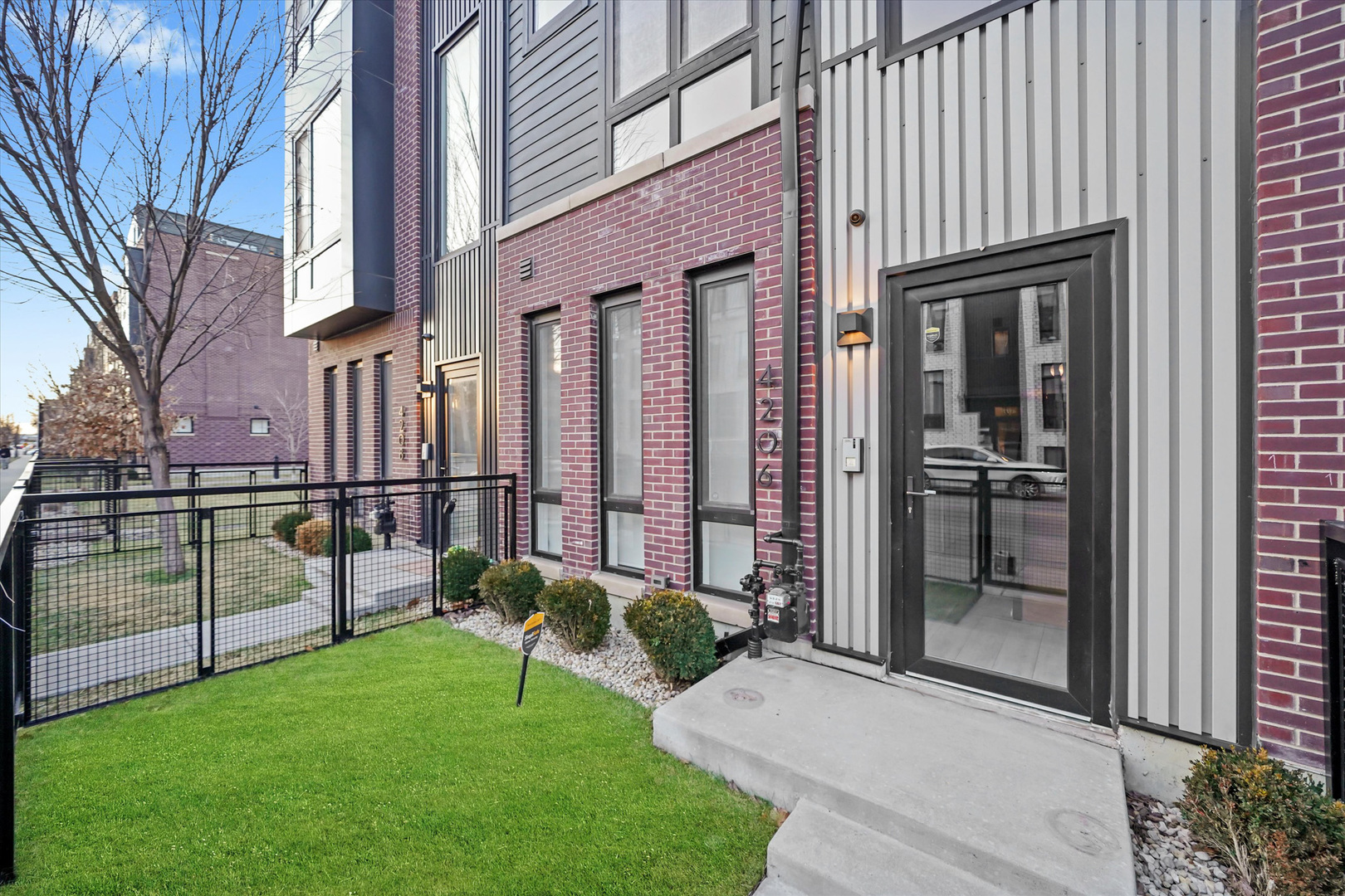 4232 W Belmont Avenue Unit: 3