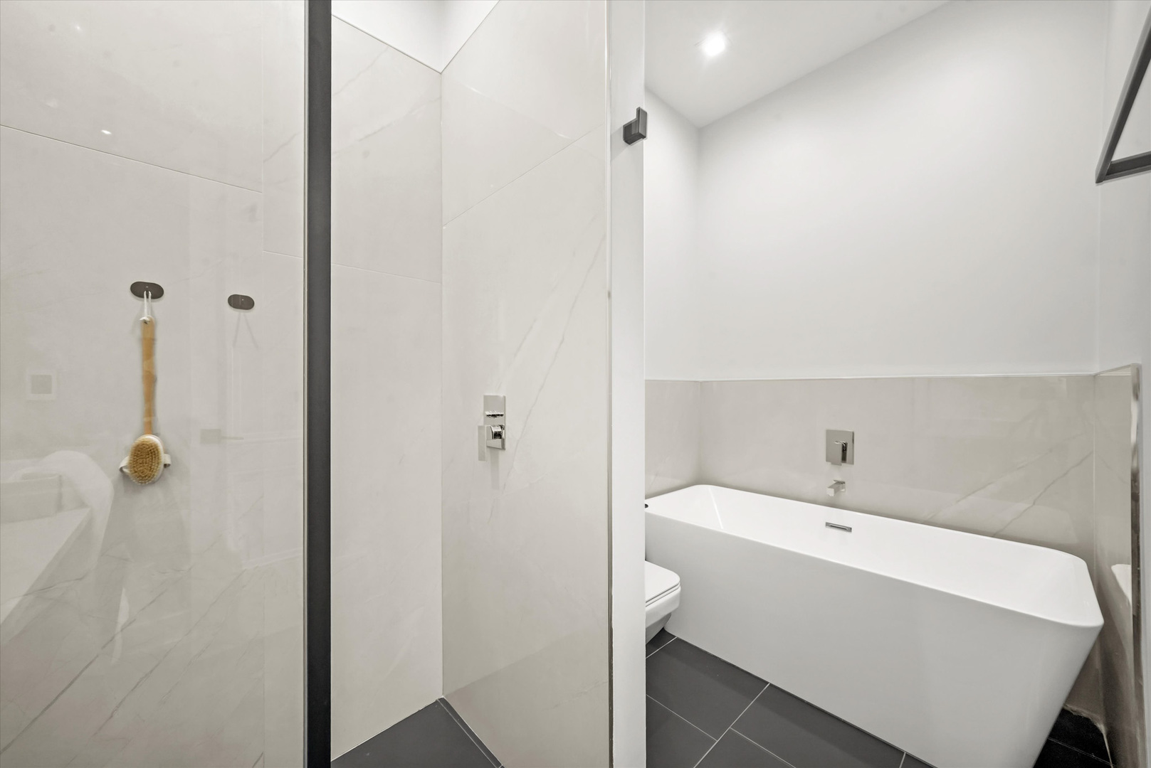 4232 W Belmont Avenue Unit: 3