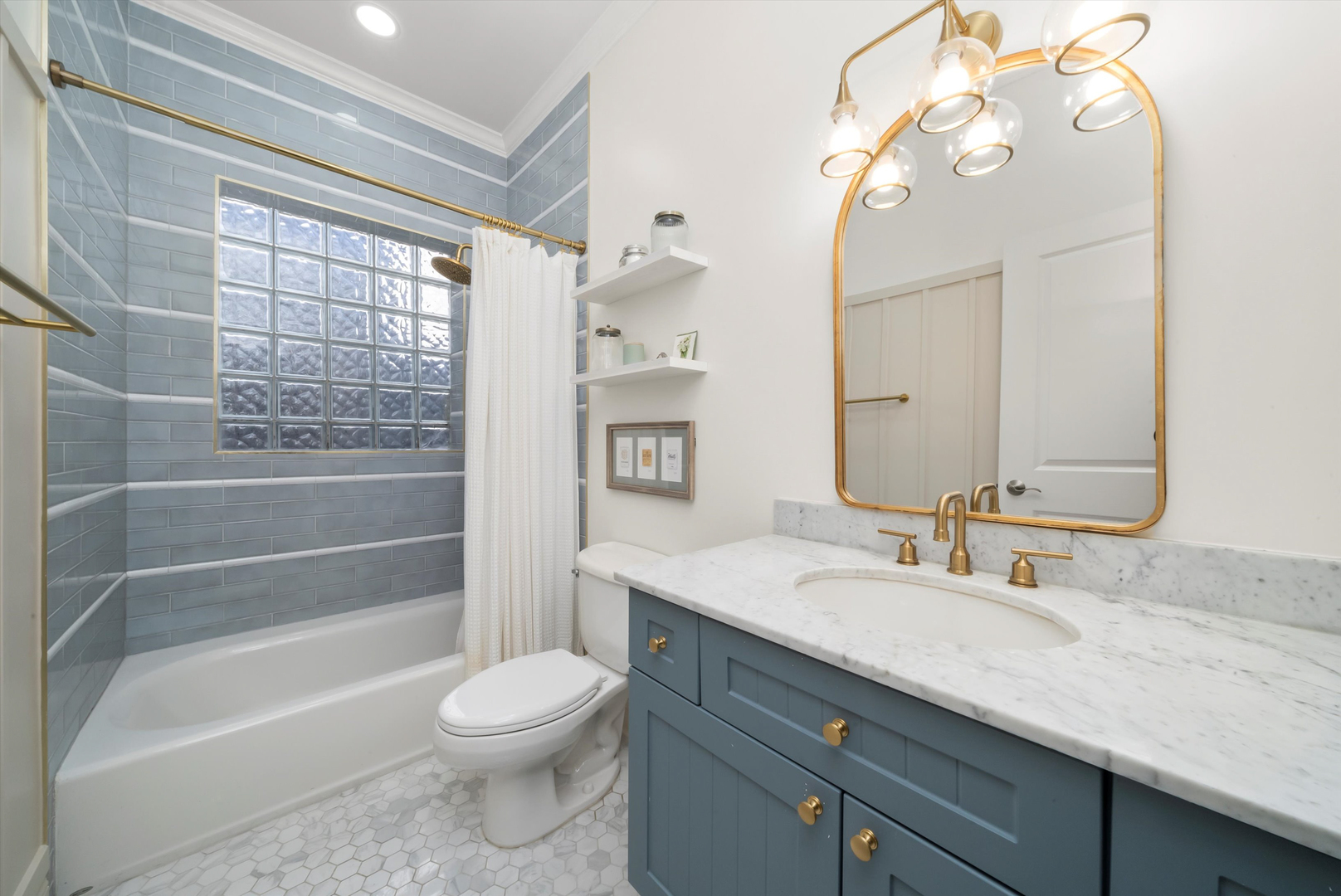 3647 N Damen Avenue Unit: 3