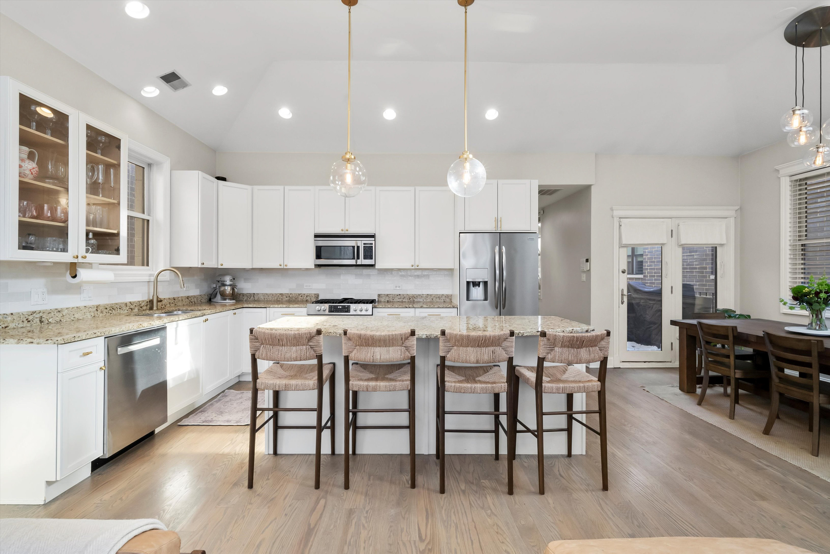 3647 N Damen Avenue Unit: 3