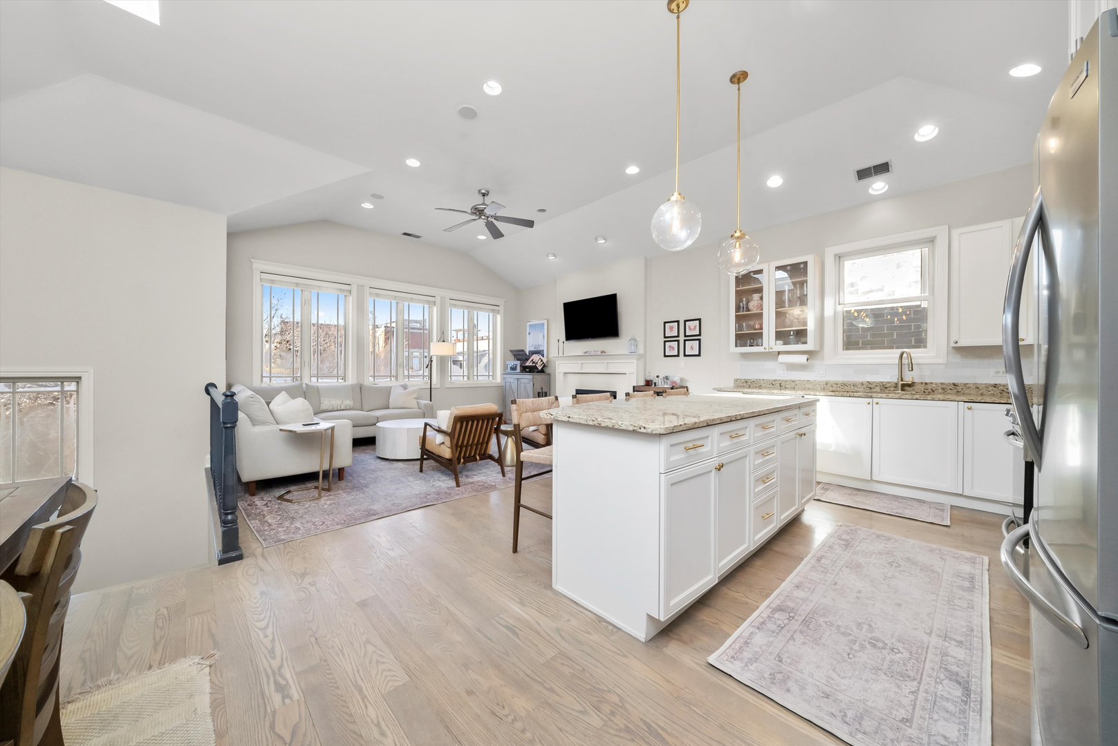 3647 N Damen Avenue Unit: 3