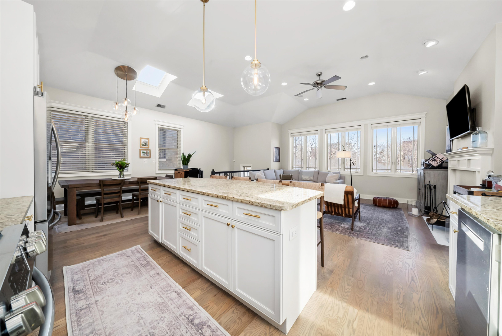 3647 N Damen Avenue Unit: 3