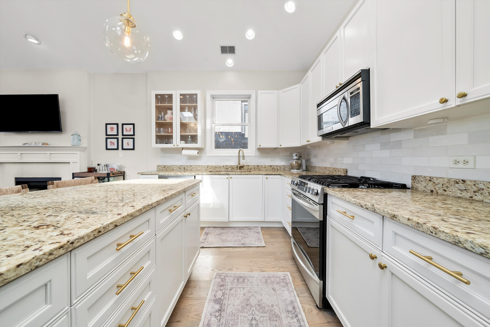 3647 N Damen Avenue Unit: 3