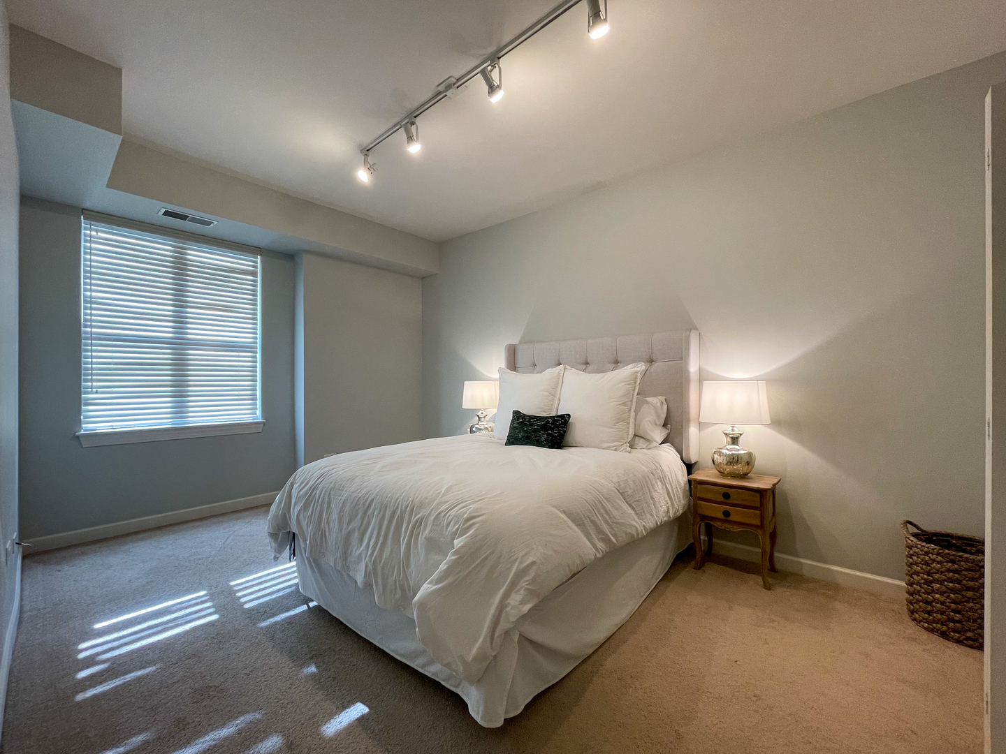 451 W Huron Street Unit: 709