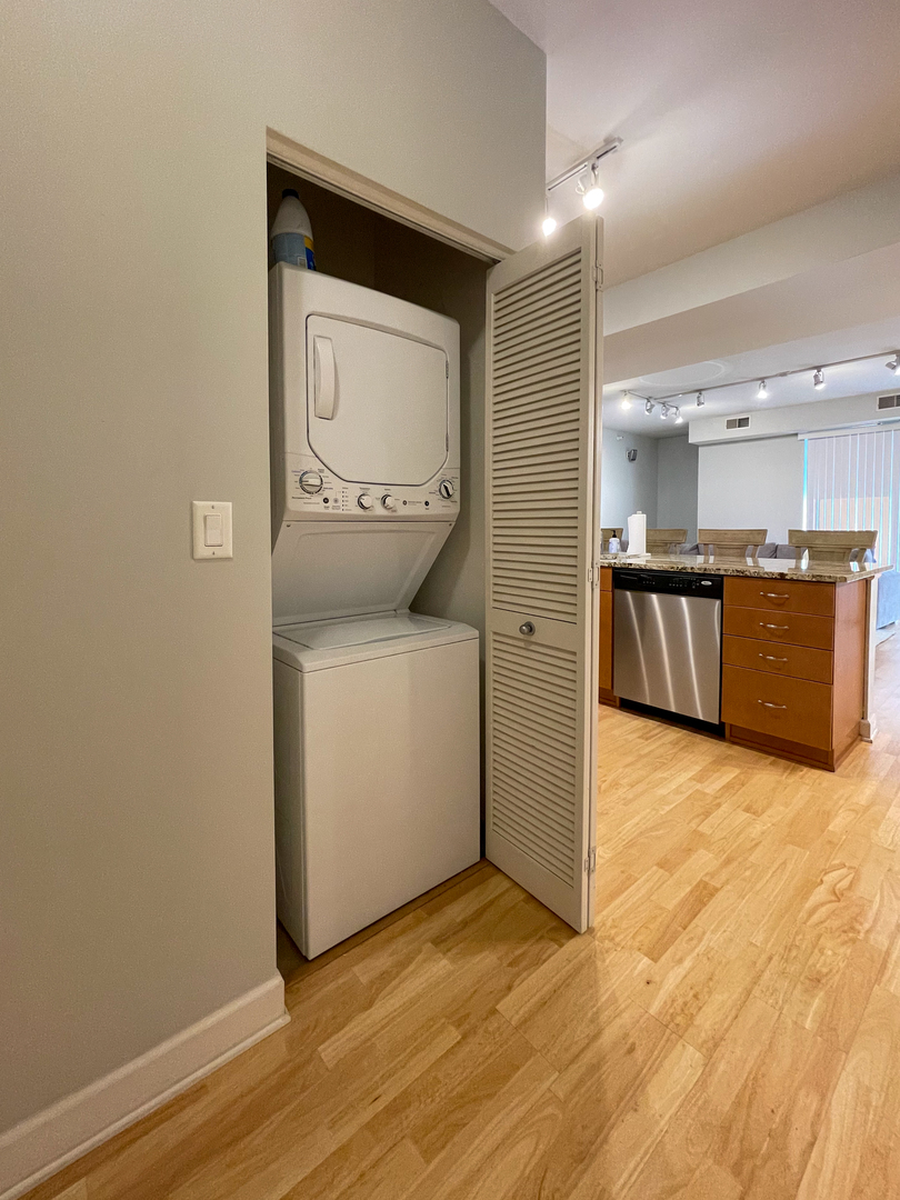 451 W Huron Street Unit: 709