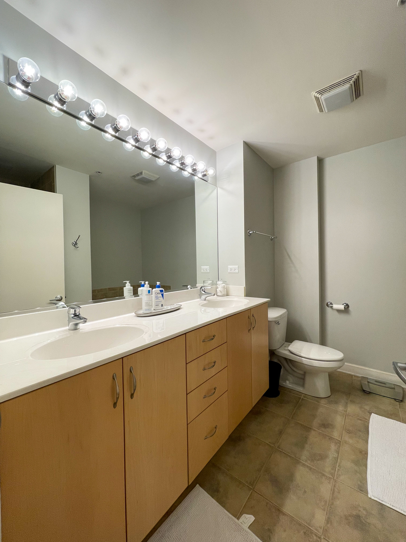 451 W Huron Street Unit: 709