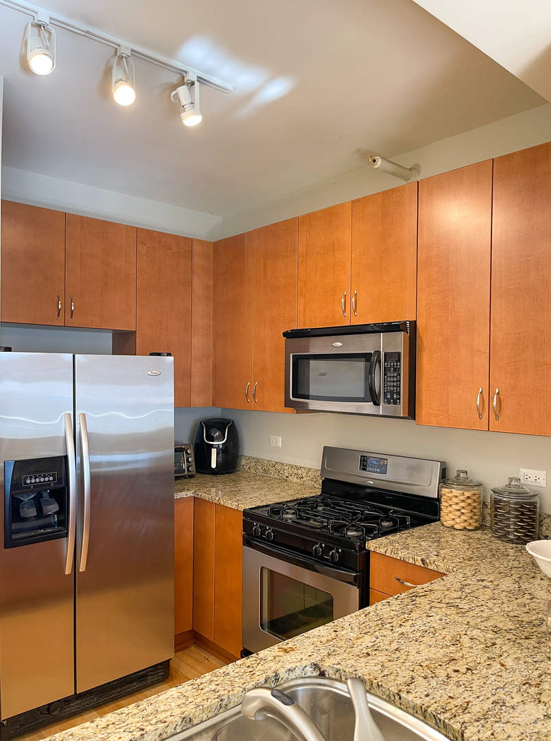 451 W Huron Street Unit: 709