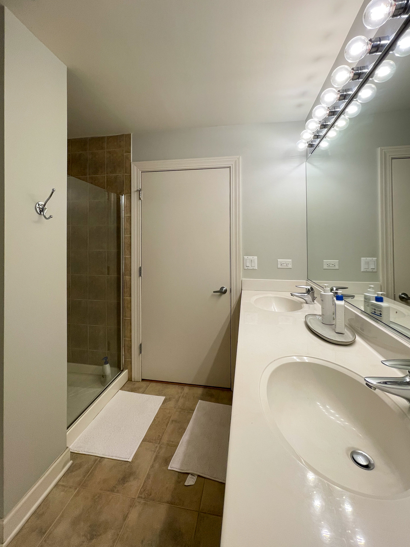 451 W Huron Street Unit: 709