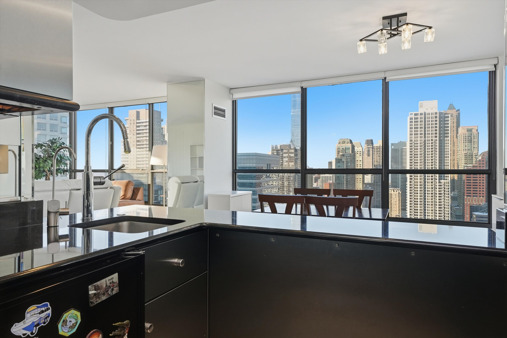 405 N WABASH Avenue Unit: 3803