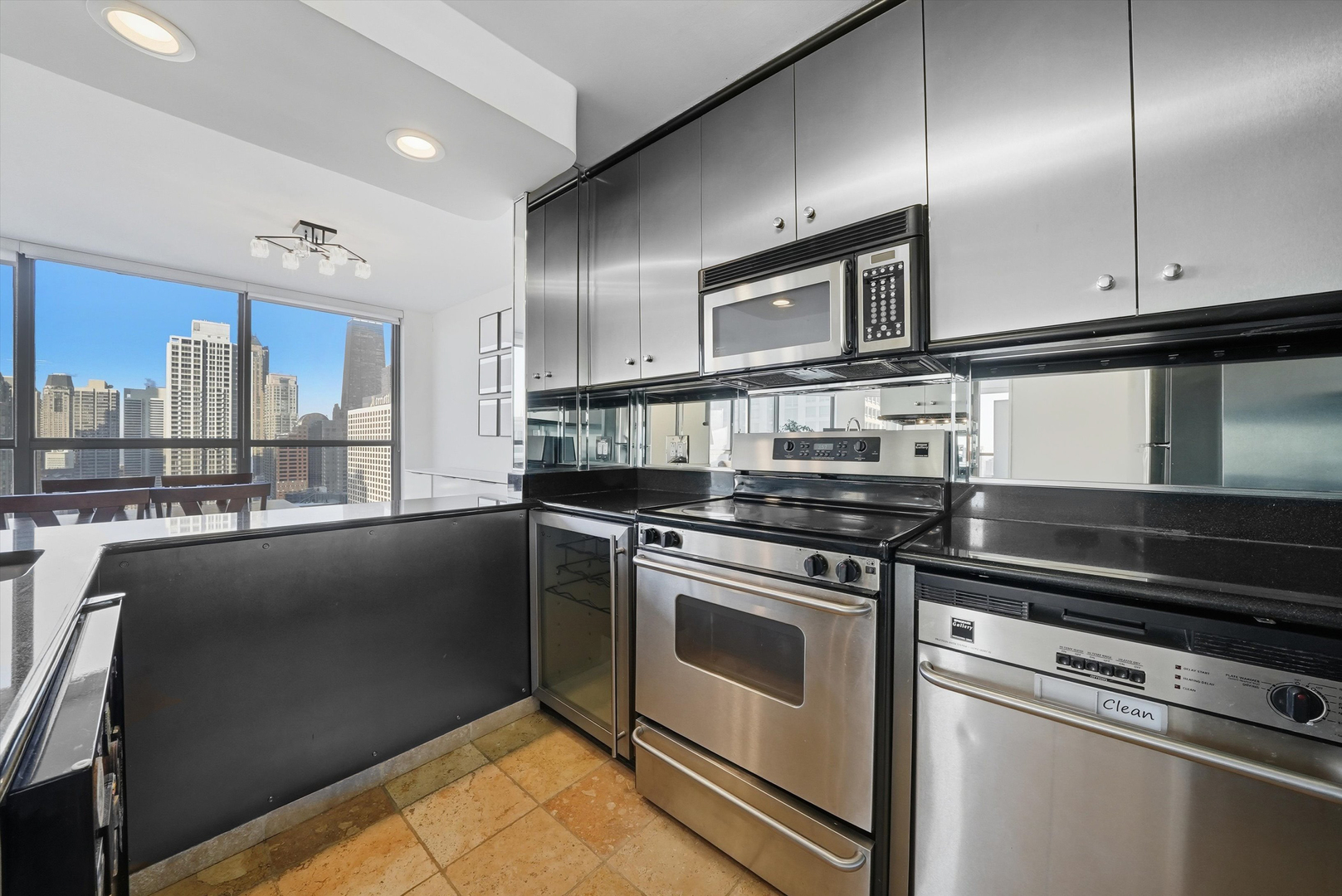 405 N WABASH Avenue Unit: 3803