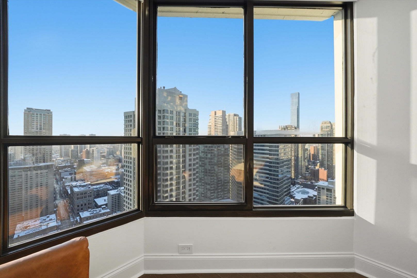 405 N WABASH Avenue Unit: 3803
