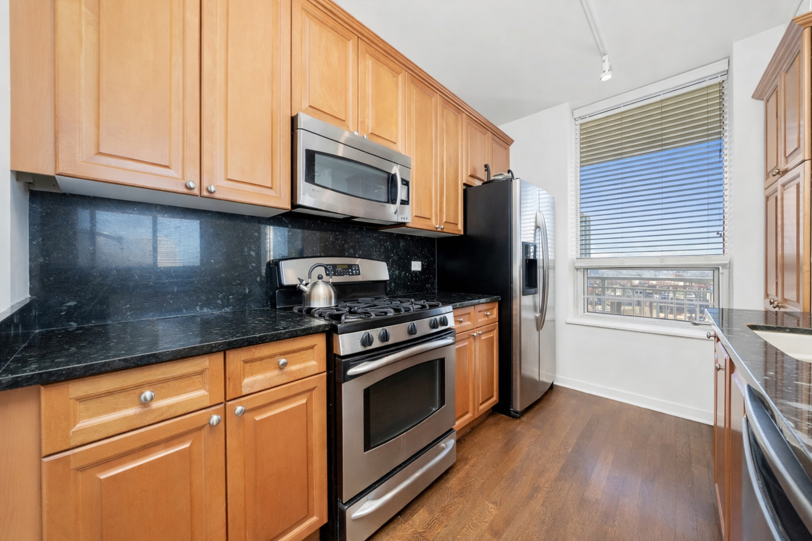 330 W Grand Avenue Unit: 1204